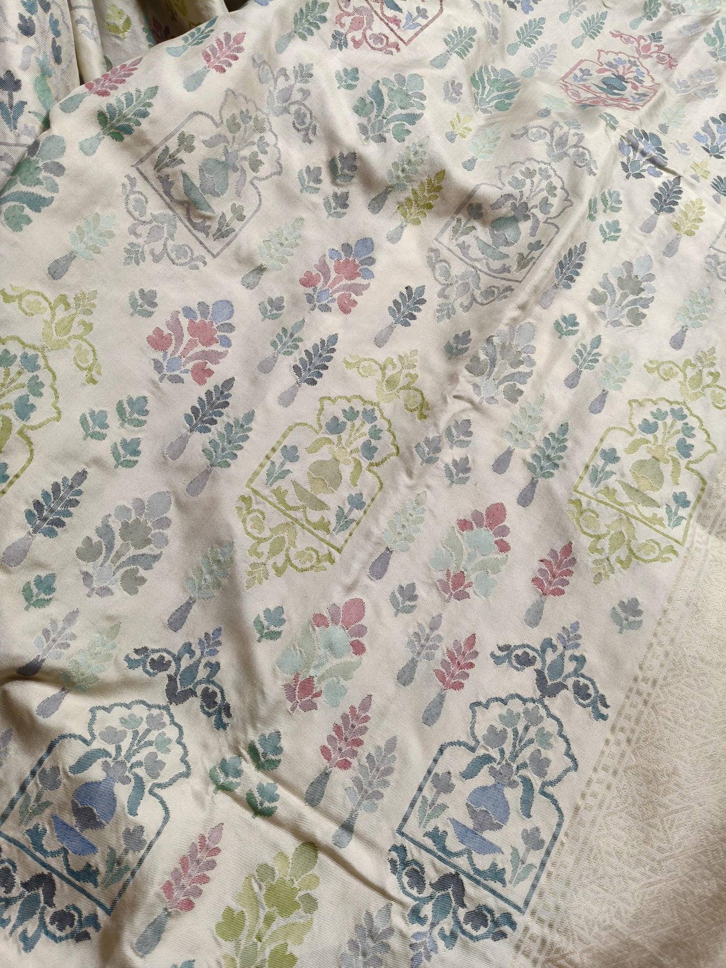 SWETAMBARI SILK REAL JARI PURE HANDLOOM BANARASI SAREE