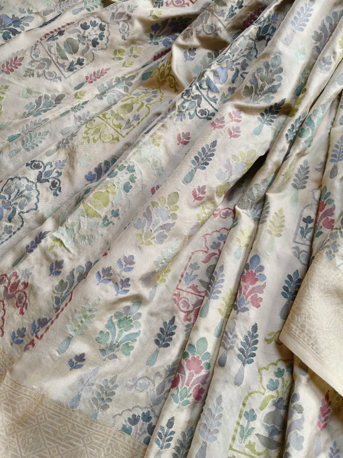 SWETAMBARI SILK REAL JARI PURE HANDLOOM BANARASI SAREE