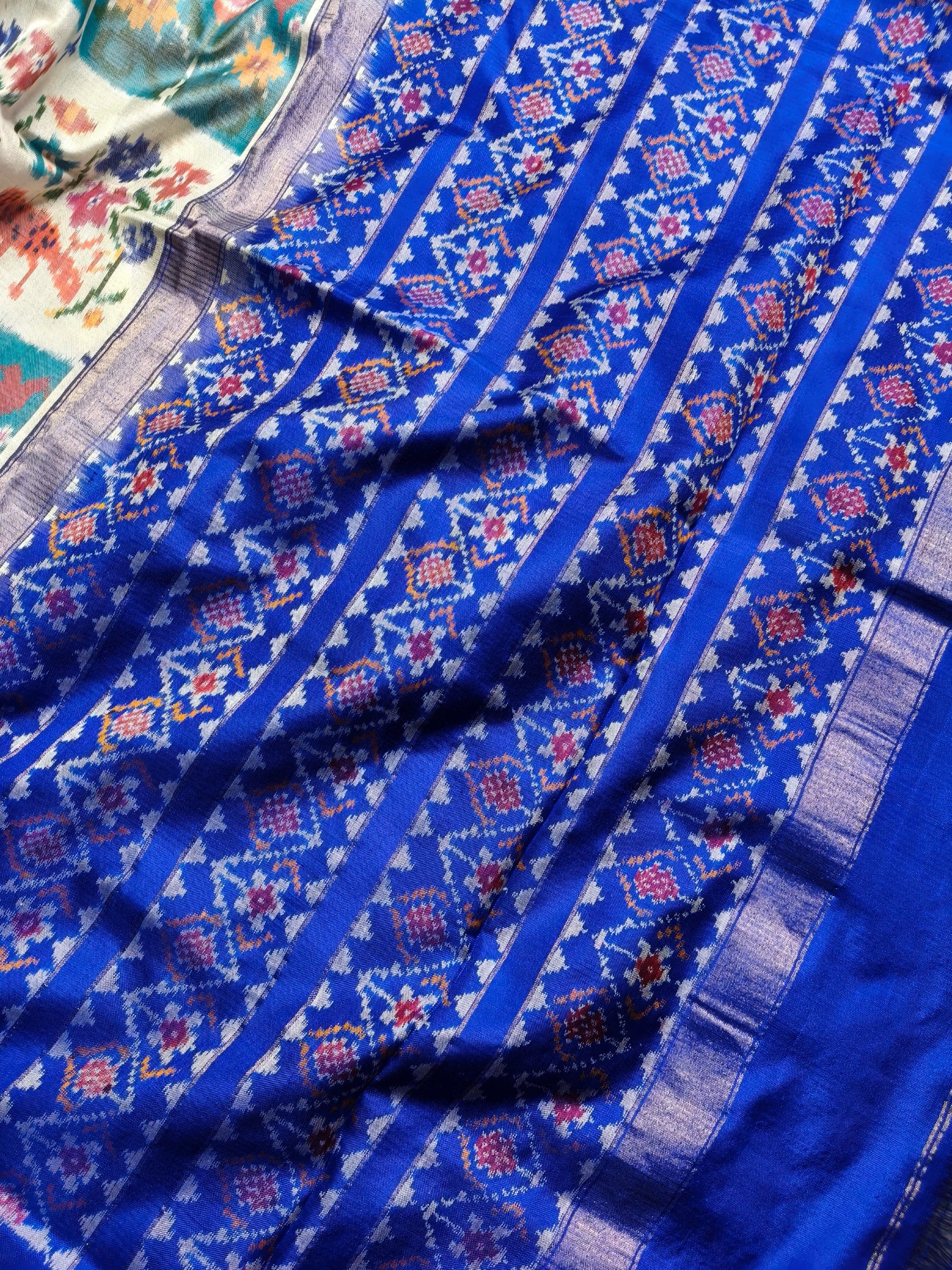 OFF WHITE TWILL SILK PURE HANDLOOM IKKAT SAREE