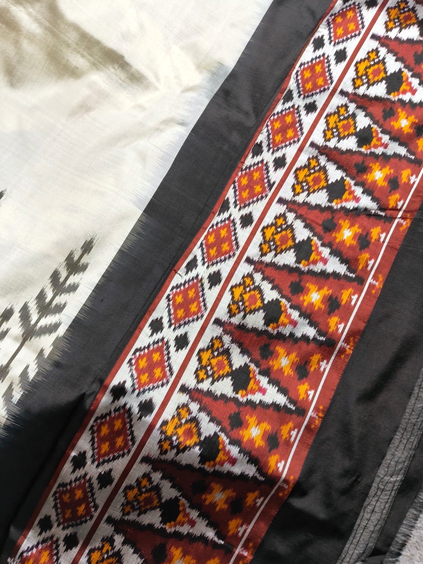 WHITE SILK PURE HANDLOOM DOUBLE IKKAT SAREE