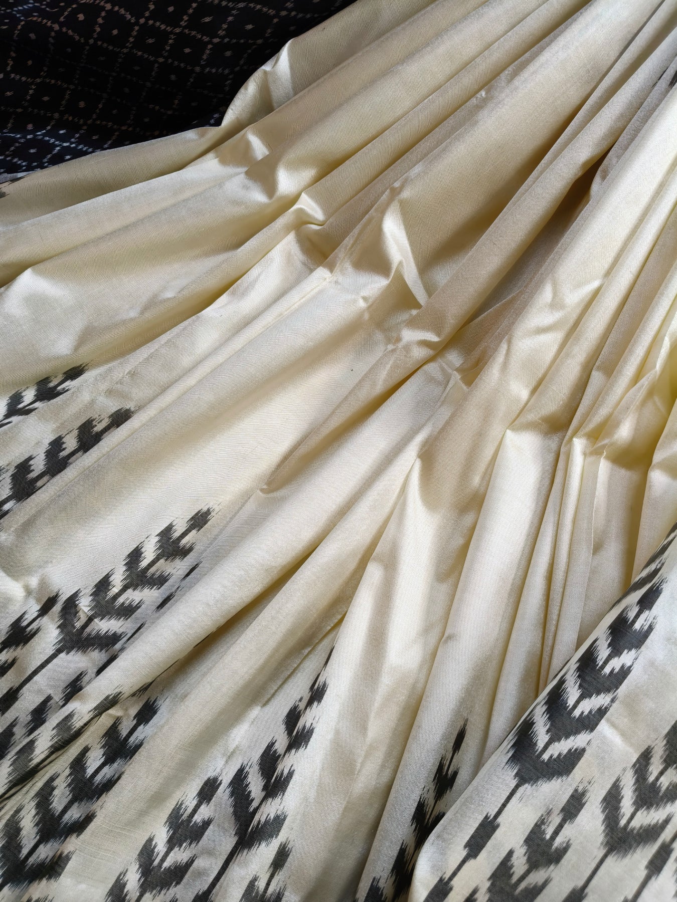 WHITE SILK PURE HANDLOOM DOUBLE IKKAT SAREE