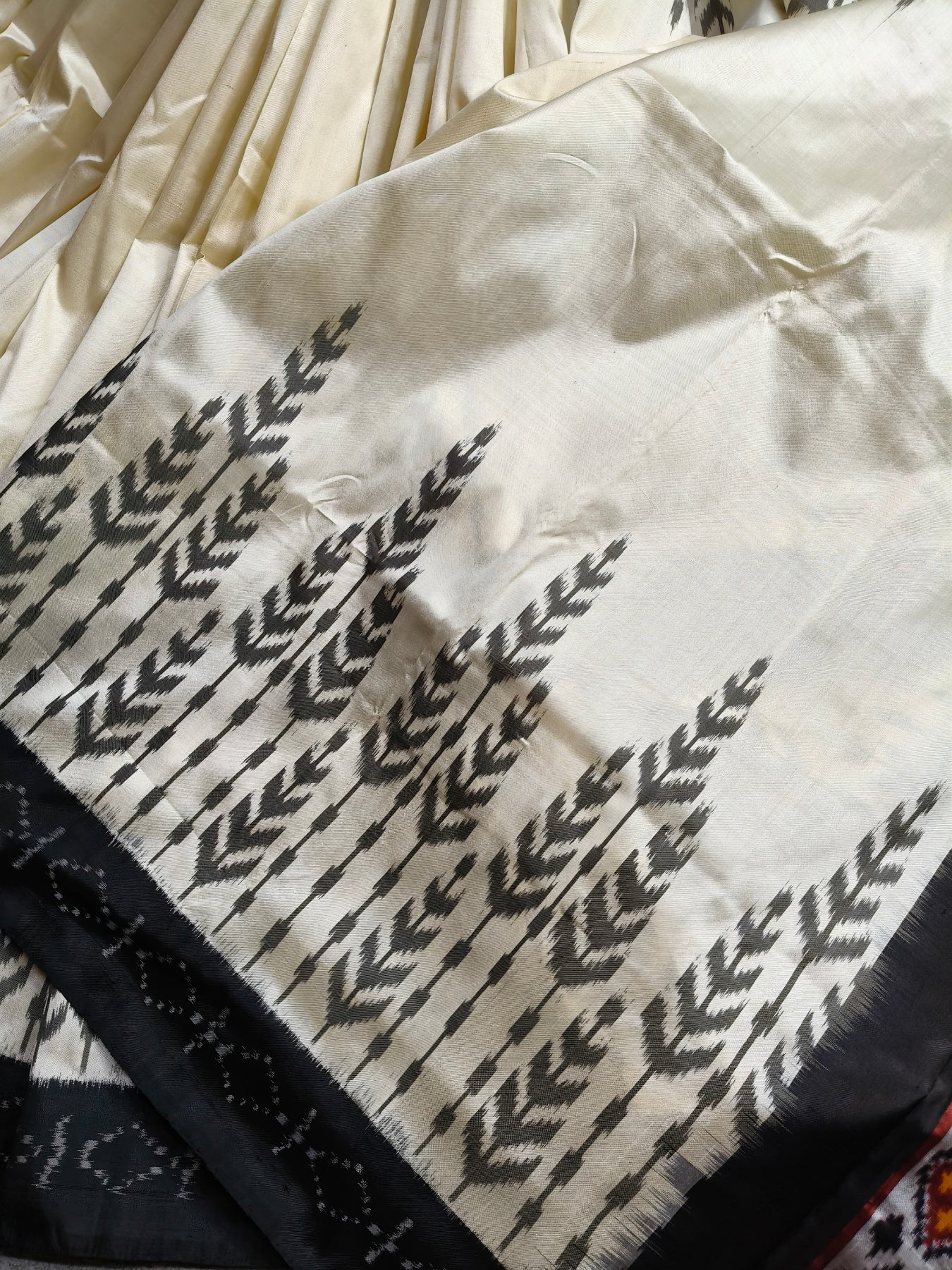 WHITE SILK PURE HANDLOOM DOUBLE IKKAT SAREE