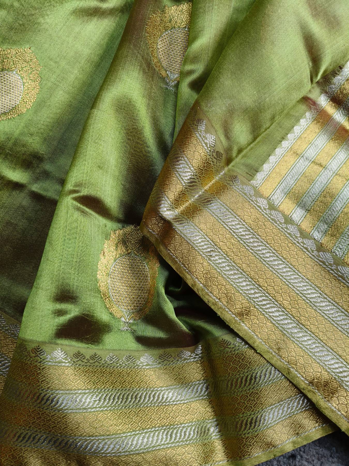 TWO TONE OLIVE GREEN SILK PURE HANDLOOM CHANDERI SAREE