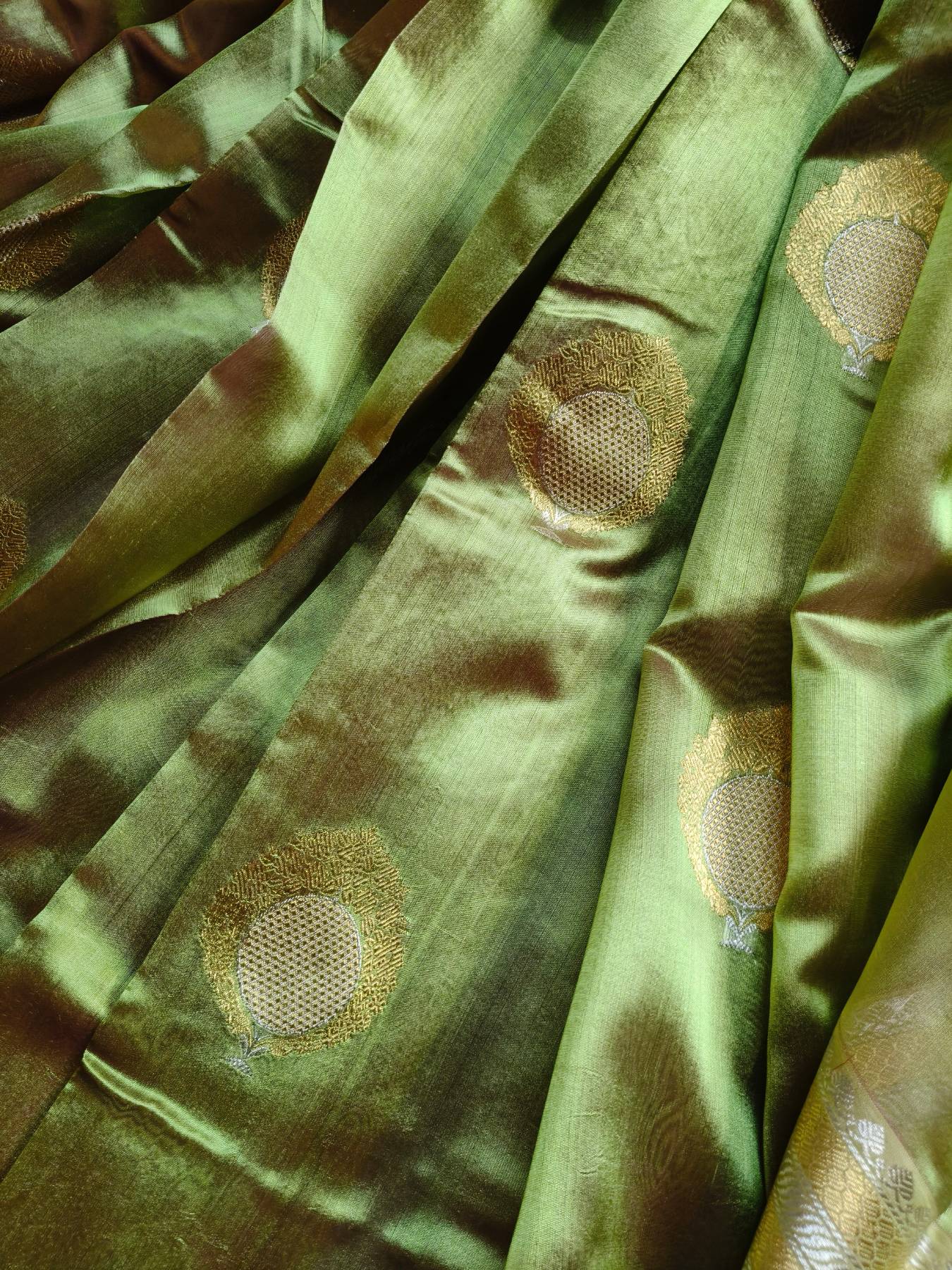 TWO TONE OLIVE GREEN SILK PURE HANDLOOM CHANDERI SAREE