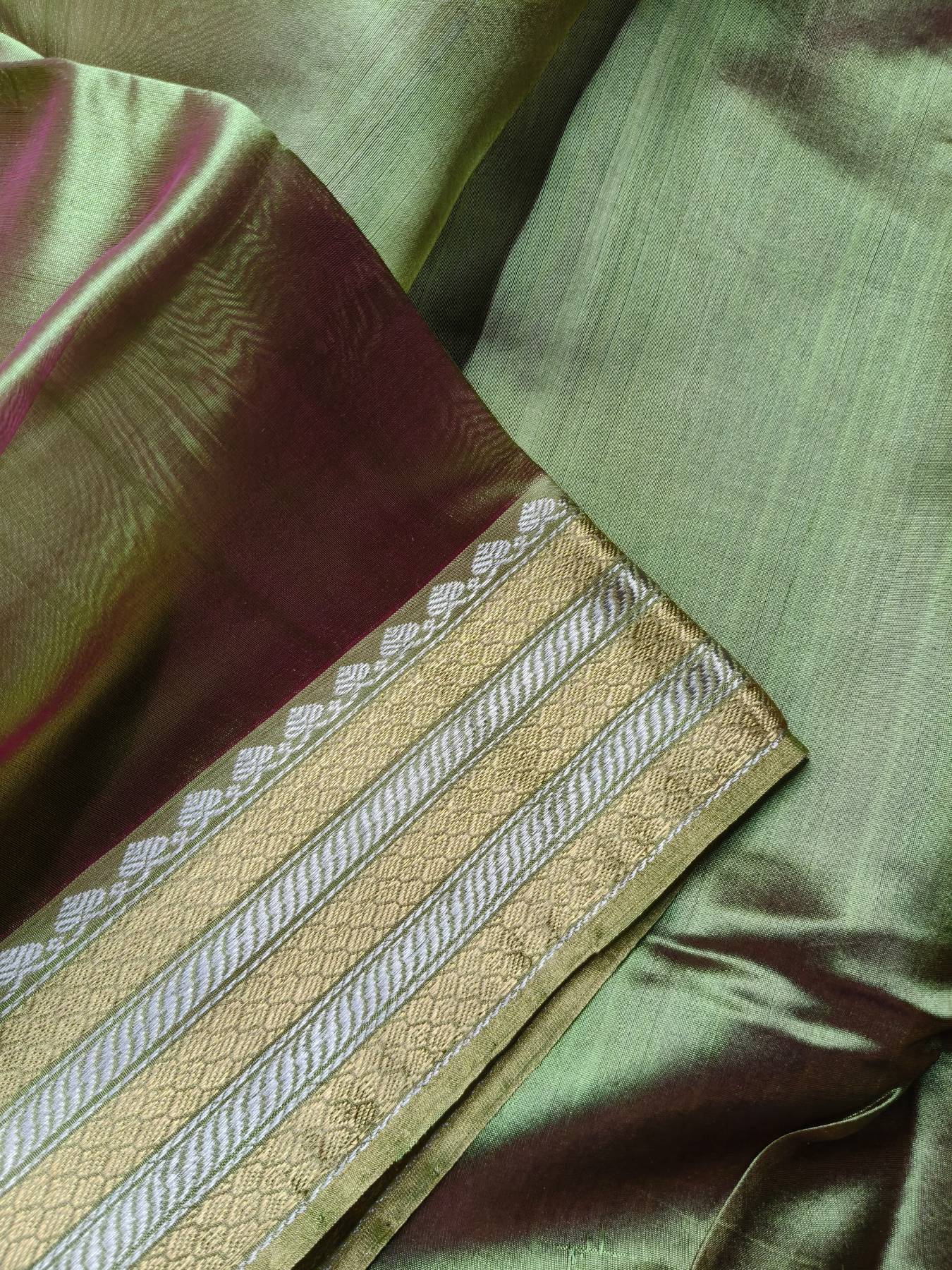 TWO TONE OLIVE GREEN SILK PURE HANDLOOM CHANDERI SAREE