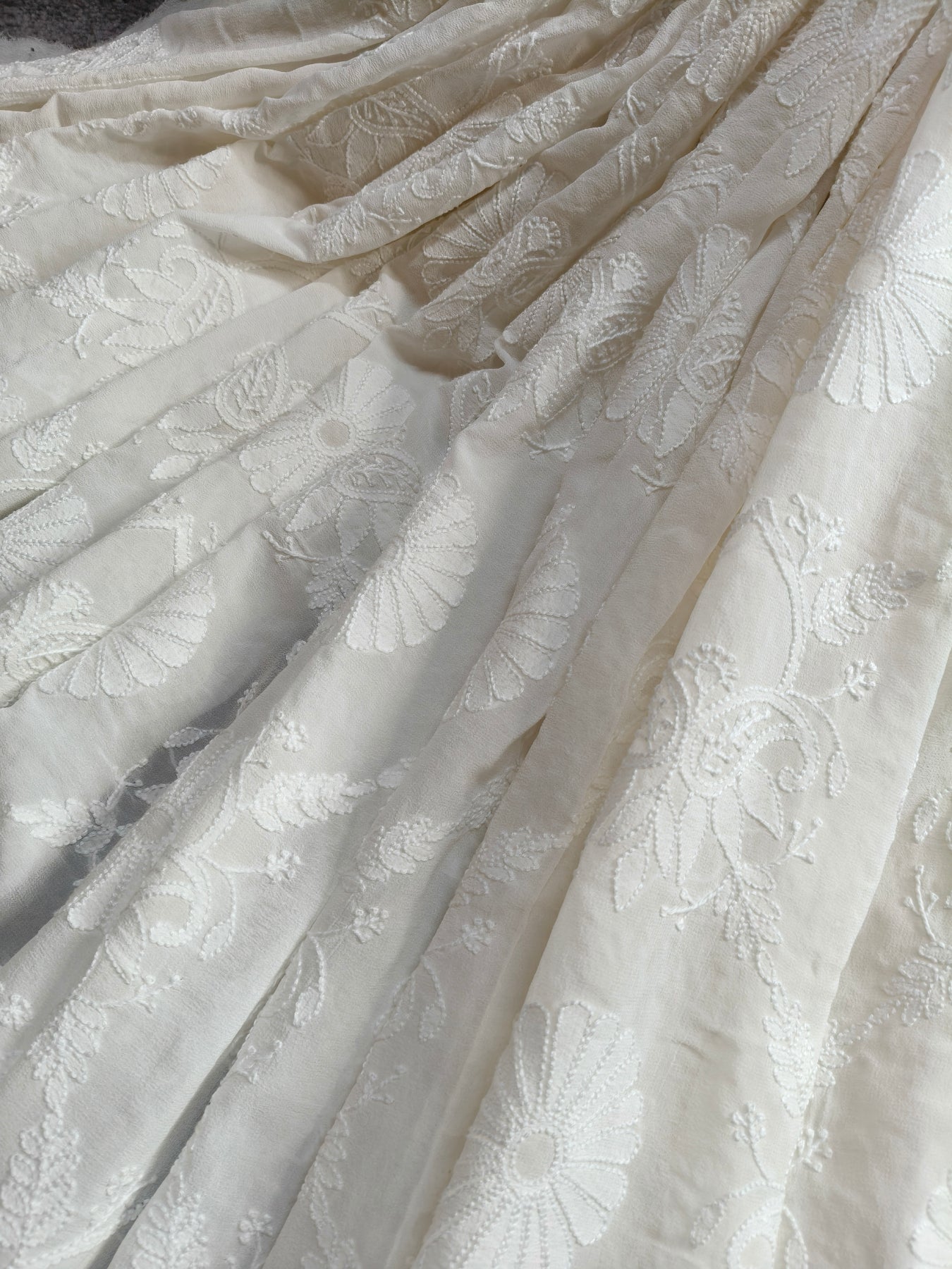 WHITE GEORGETTE PURE HANDLOOM LUCKNOWI EMBROIDERY SAREE