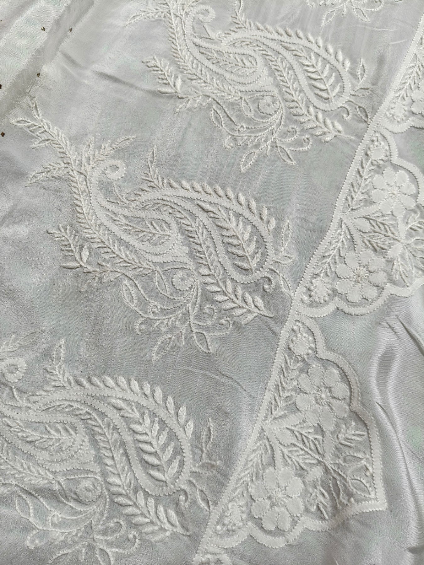 WHITE CRAP SILK PURE HANDLOOM LUCKNOWI EMBROIDERY SAREE