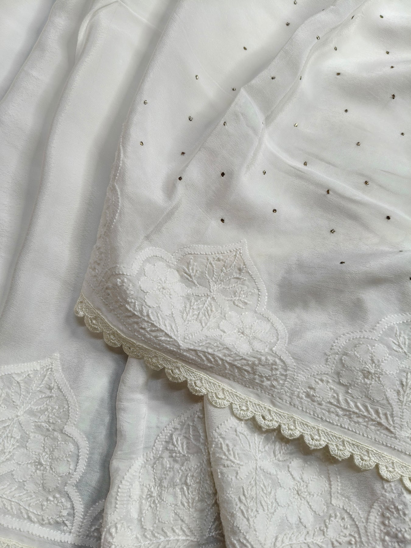 WHITE CRAP SILK PURE HANDLOOM LUCKNOWI EMBROIDERY SAREE
