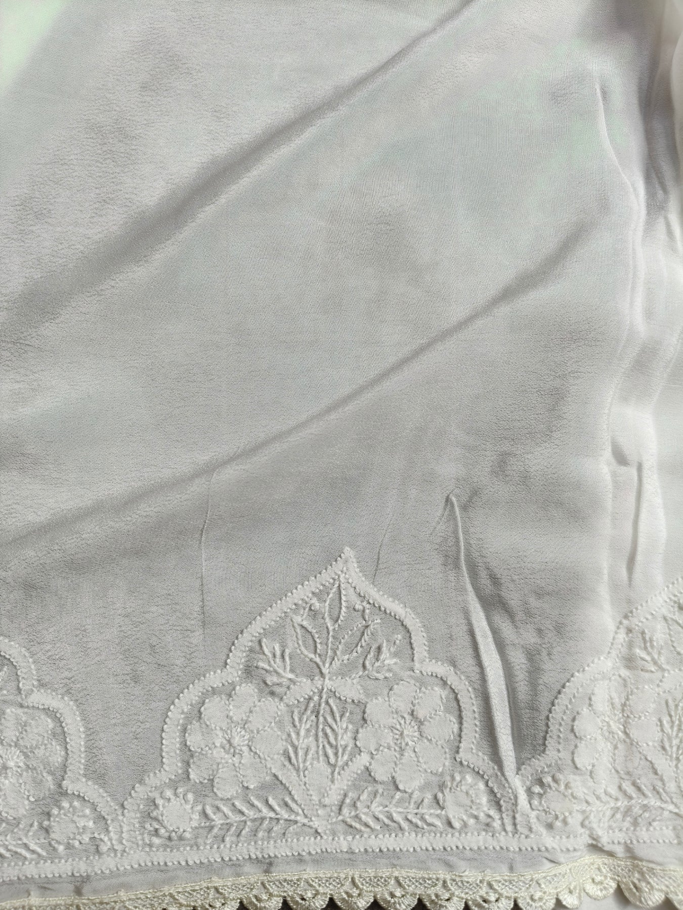WHITE CRAP SILK PURE HANDLOOM LUCKNOWI EMBROIDERY SAREE