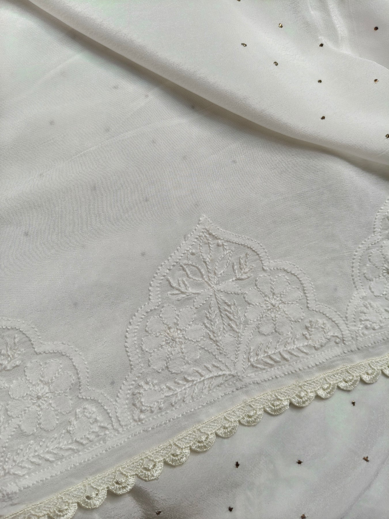 WHITE CRAP SILK PURE HANDLOOM LUCKNOWI EMBROIDERY SAREE