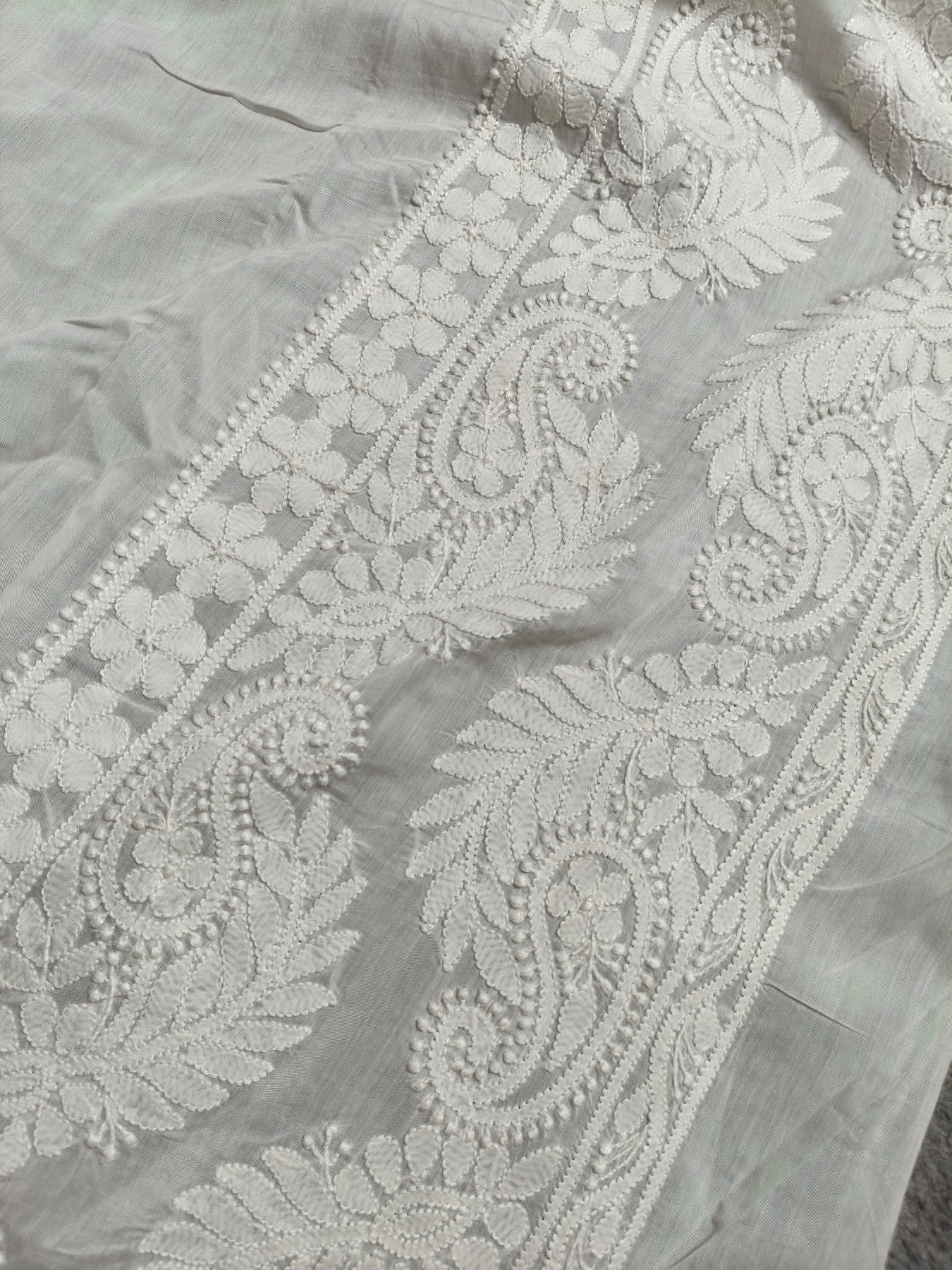 WHITE SILK PURE HANDLOOM LUCKNOWI EMBROIDERY SAREE