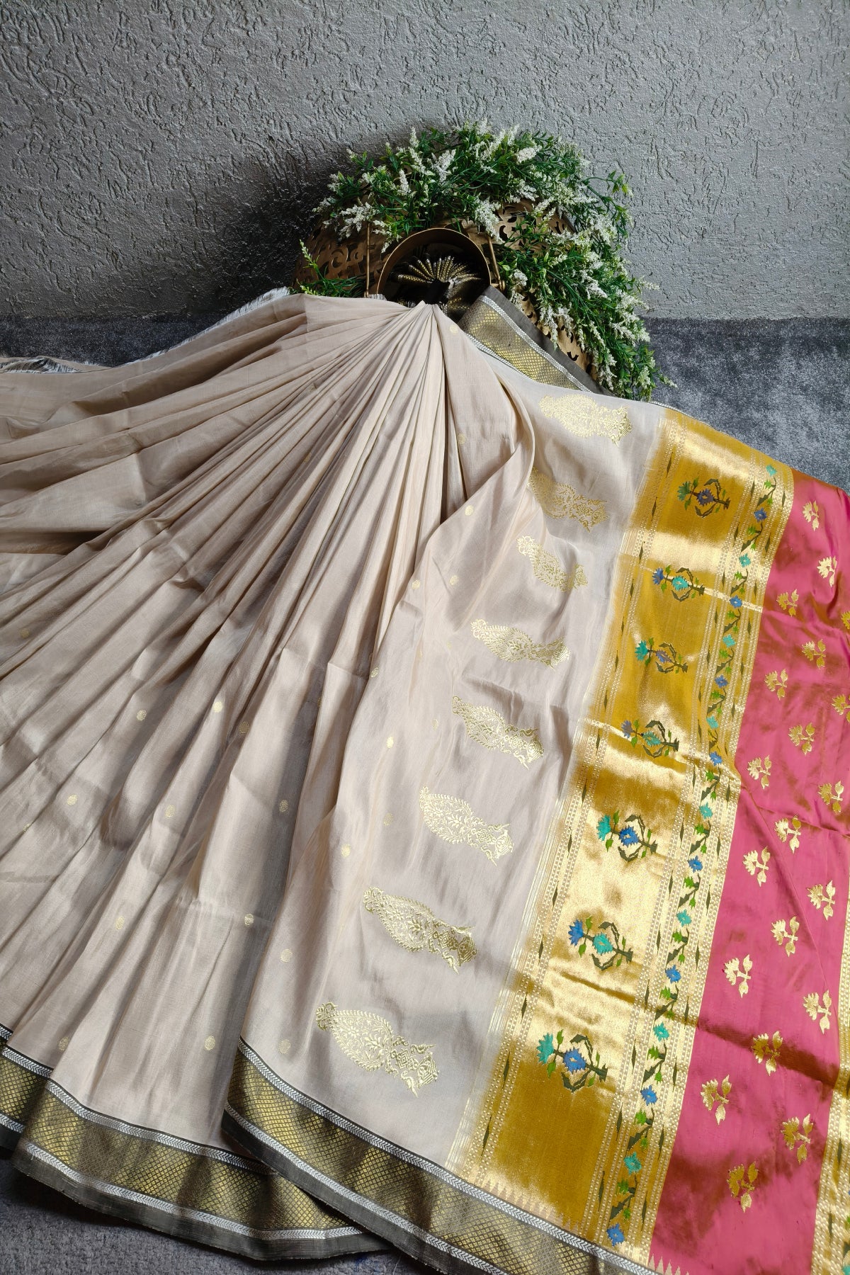 IVORY LINEN PURE HANDLOOM PAITHANI SAREE