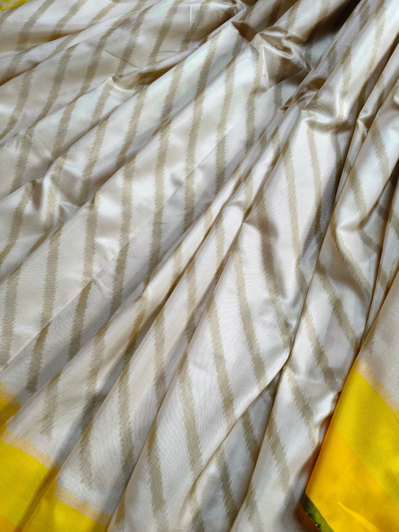 OFF WHITE SILK PURE HANDLOOM IKKAT SAREE