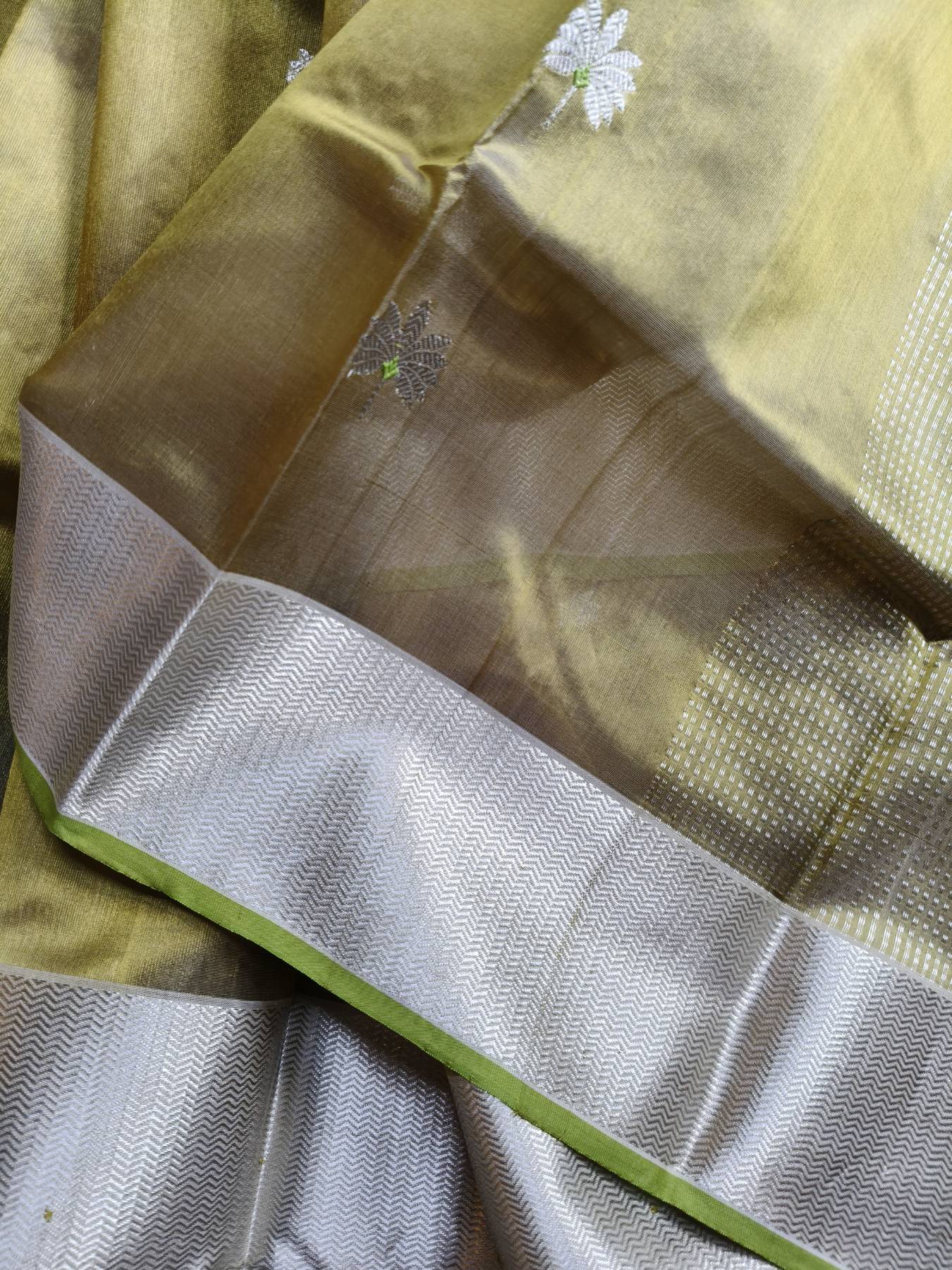 TWO TONE OLIVE GREEN SILK PURE HANDLOOM CHANDERI SAREE
