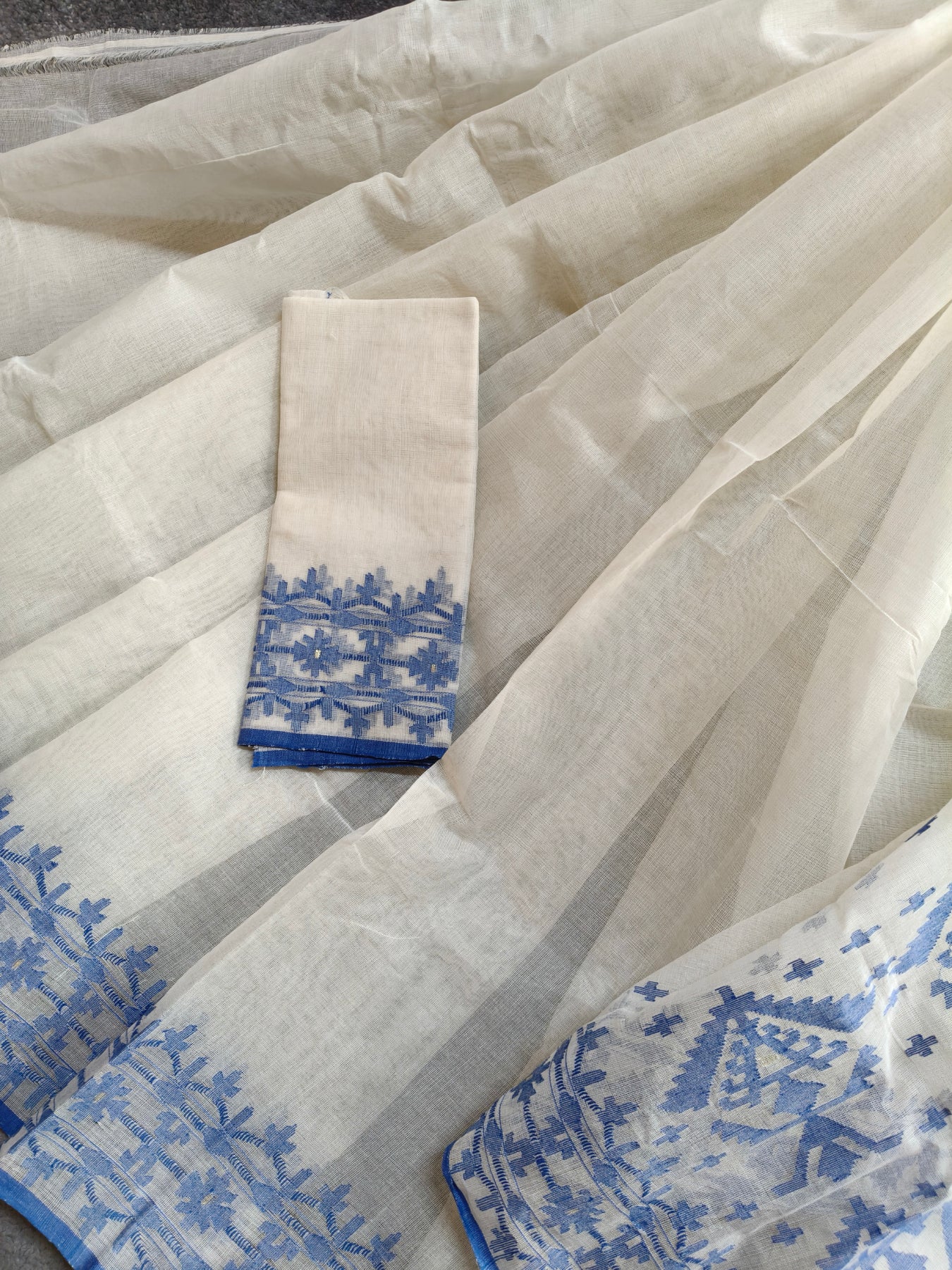 OFF WHITE COTTON (80 COUNT) PURE HANDLOOM DHAKAI JAMDANI SAREE