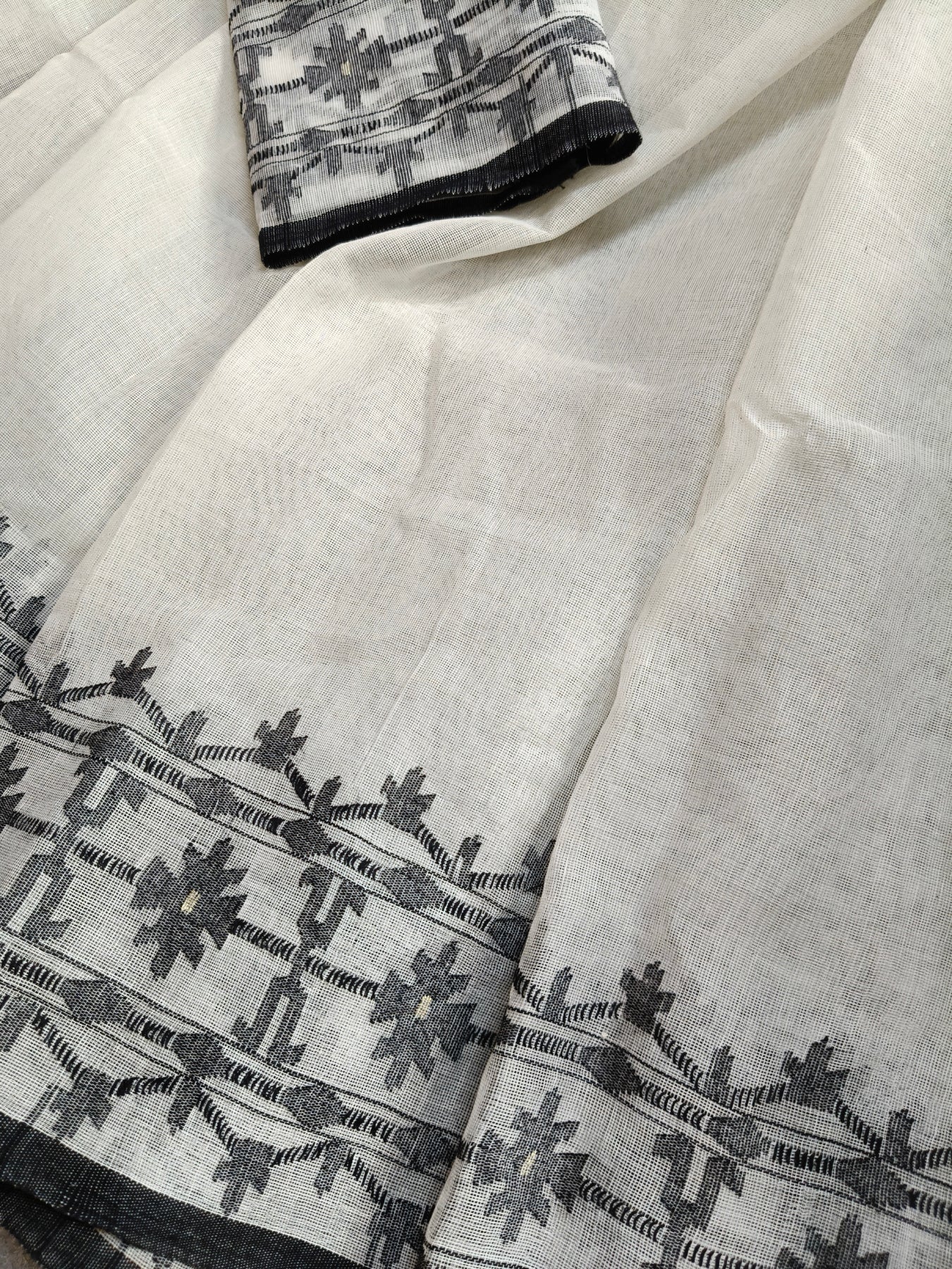 OFF WHITE COTTON (80 COUNT) PURE HANDLOOM DHAKAI JAMDANI SAREE