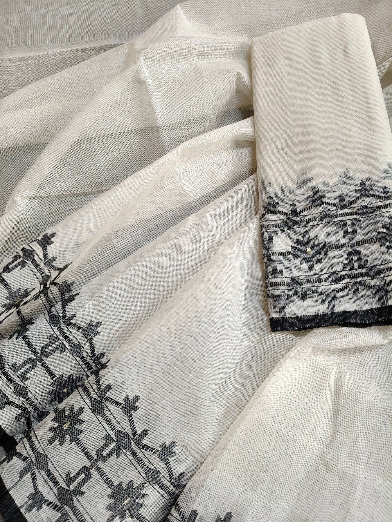 OFF WHITE COTTON (80 COUNT) PURE HANDLOOM DHAKAI JAMDANI SAREE