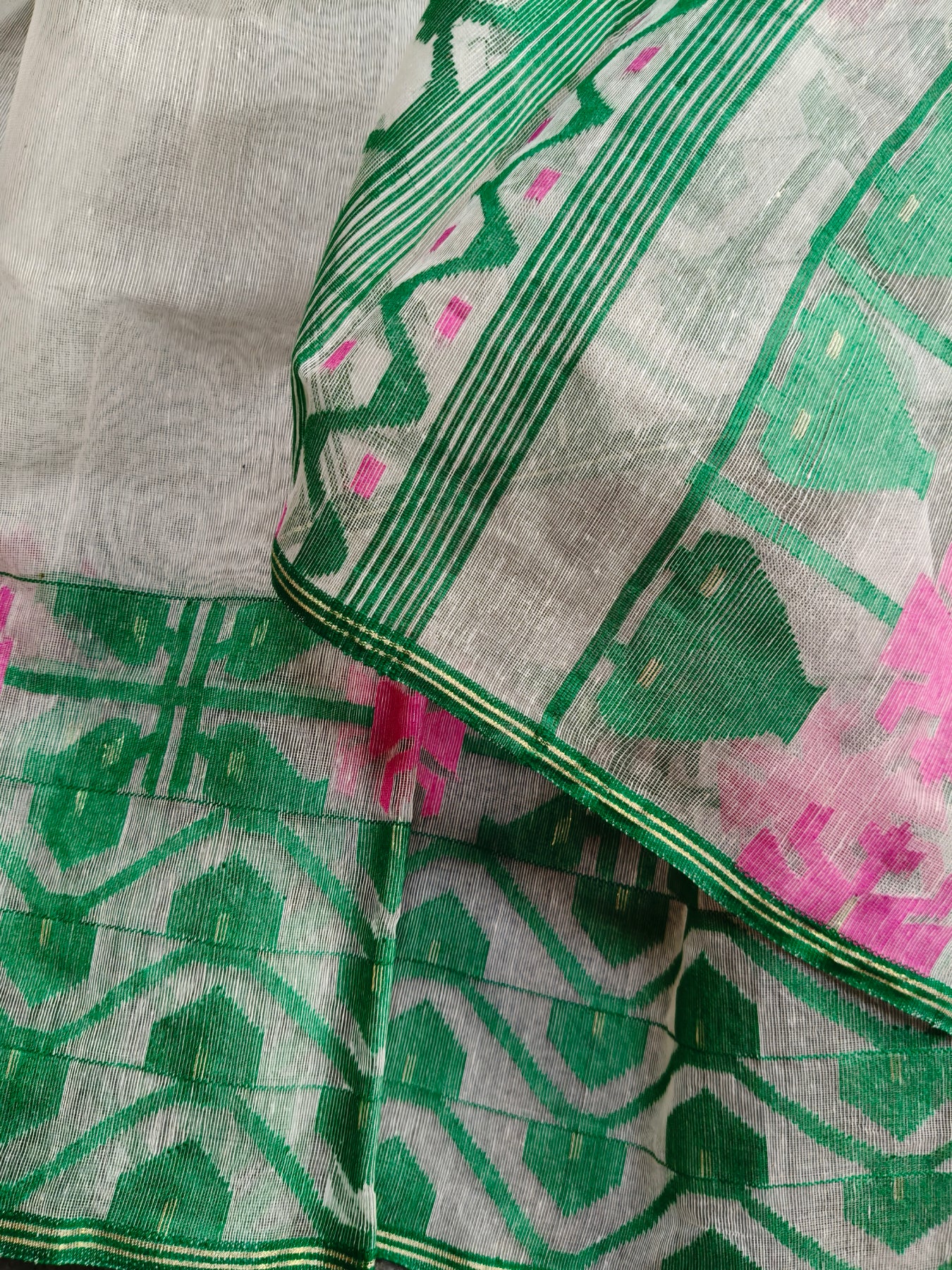 OFF WHITE COTTON (80 COUNT) PURE HANDLOOM DHAKAI JAMDANI SAREE