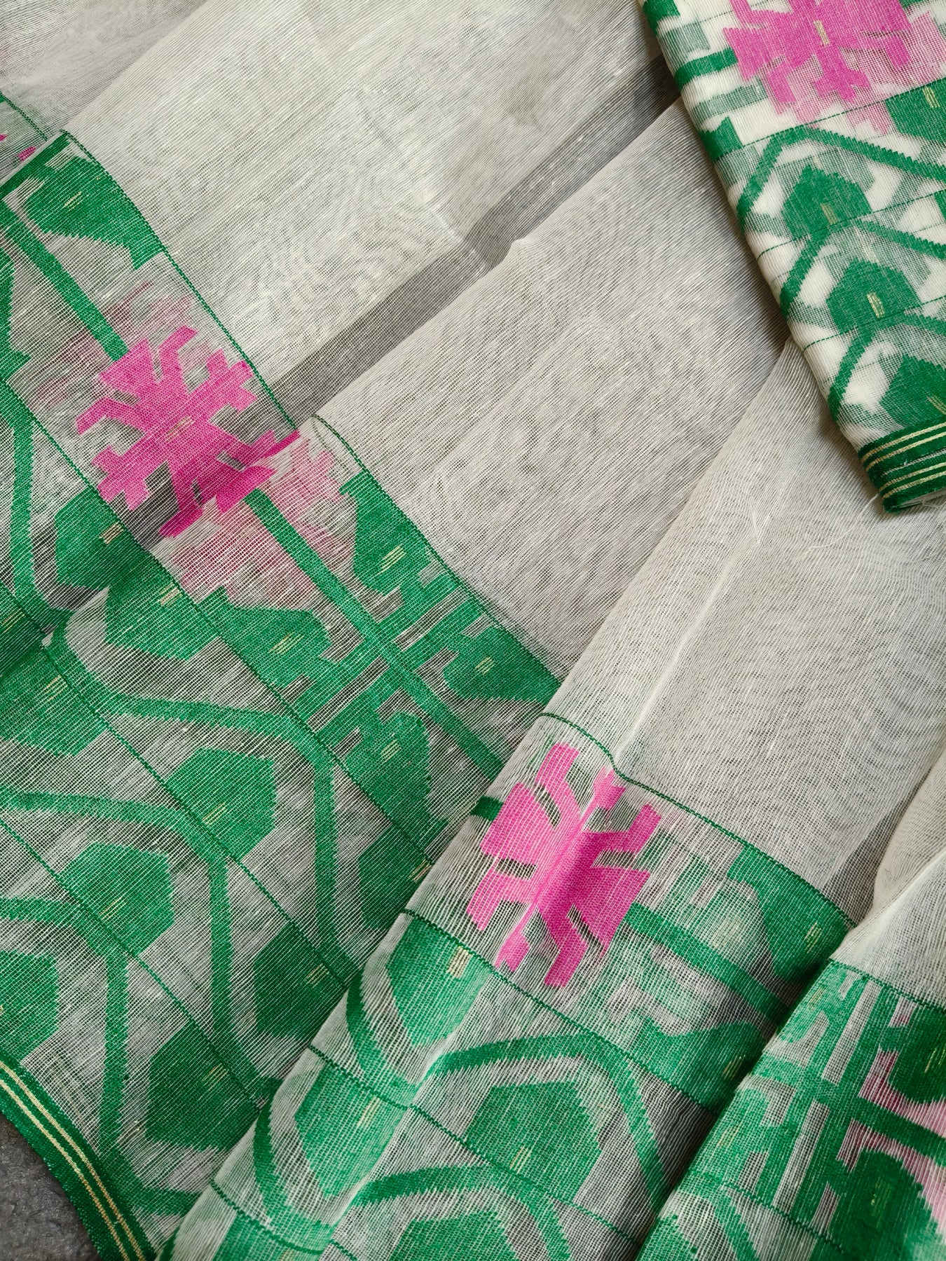 OFF WHITE COTTON (80 COUNT) PURE HANDLOOM DHAKAI JAMDANI SAREE