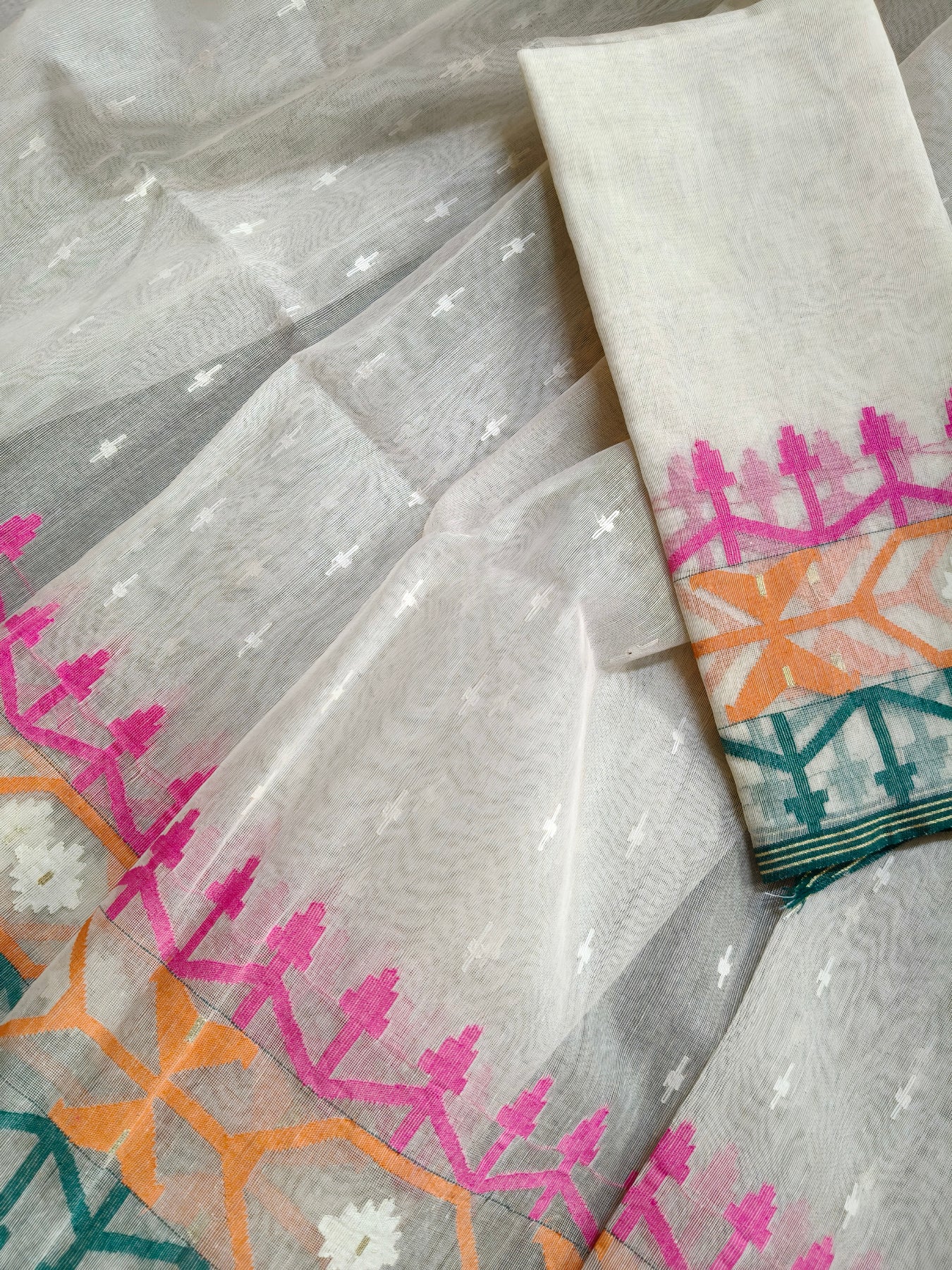 OFF WHITE COTTON (80 COUNT) PURE HANDLOOM DHAKAI JAMDANI SAREE