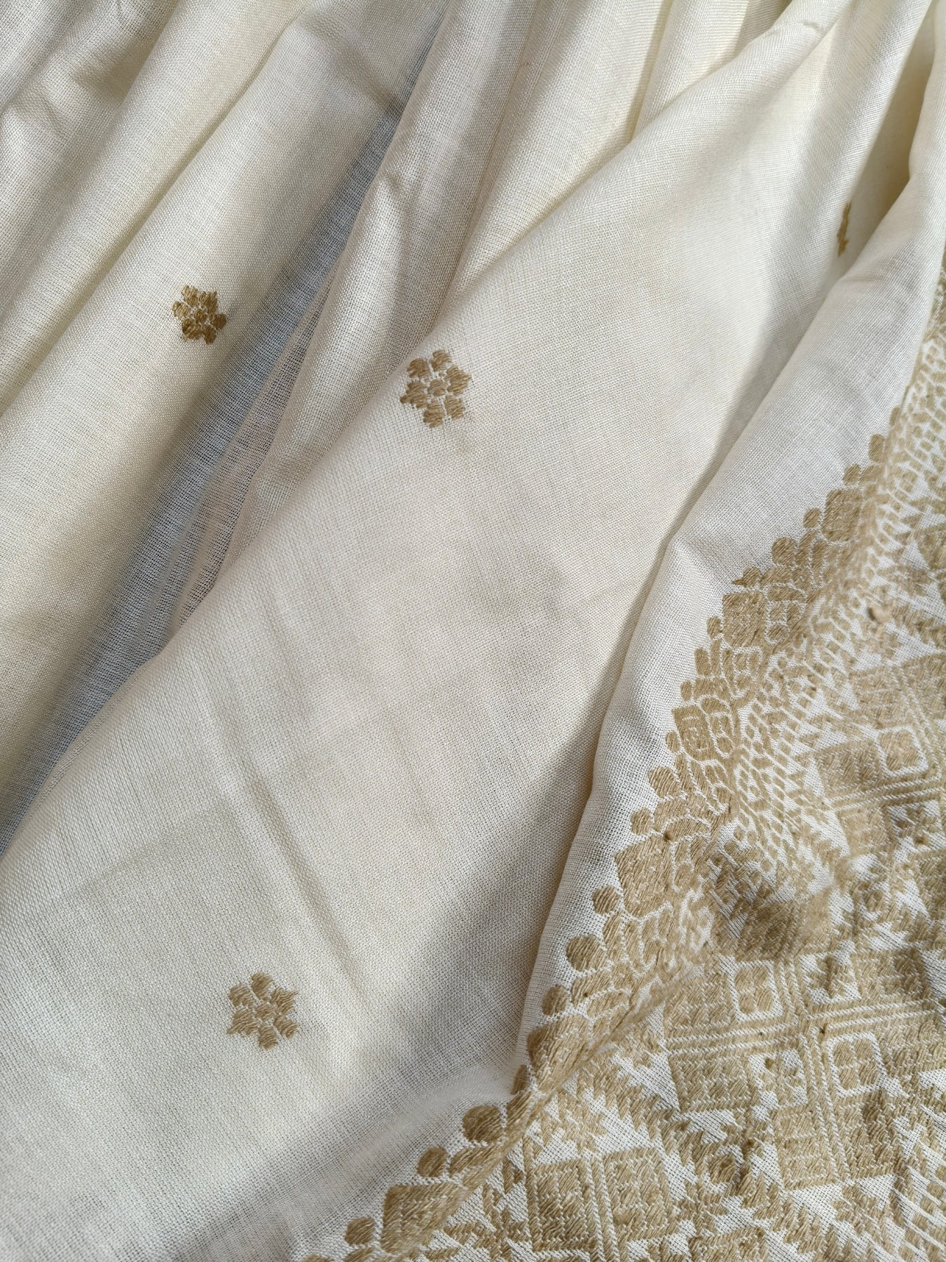 OFF WHITE ERI SILK PURE HANDLOOM ASSAMES SAREE