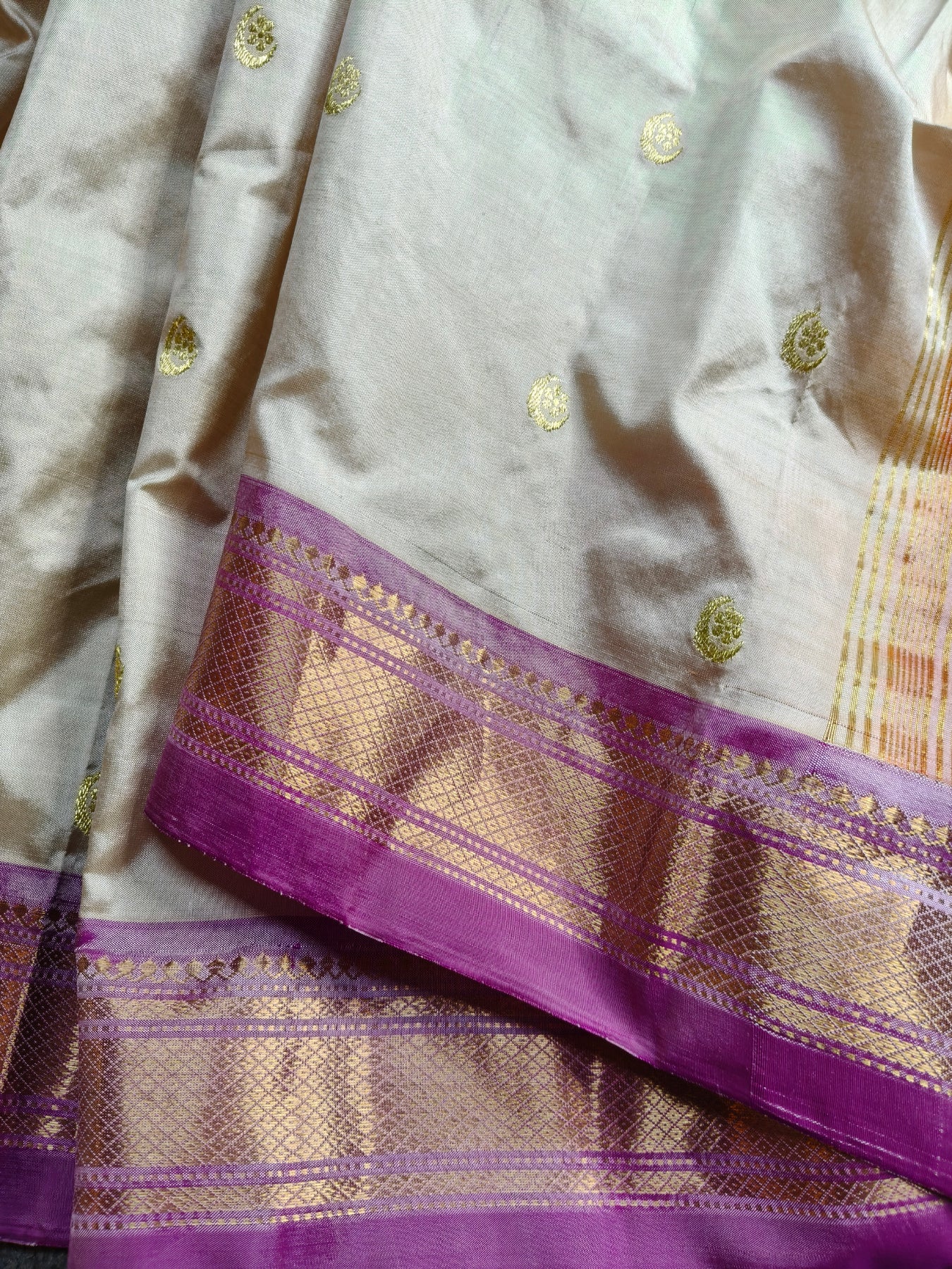 IVORY SILK PURE HANDLOOM PAITHANI SAREE
