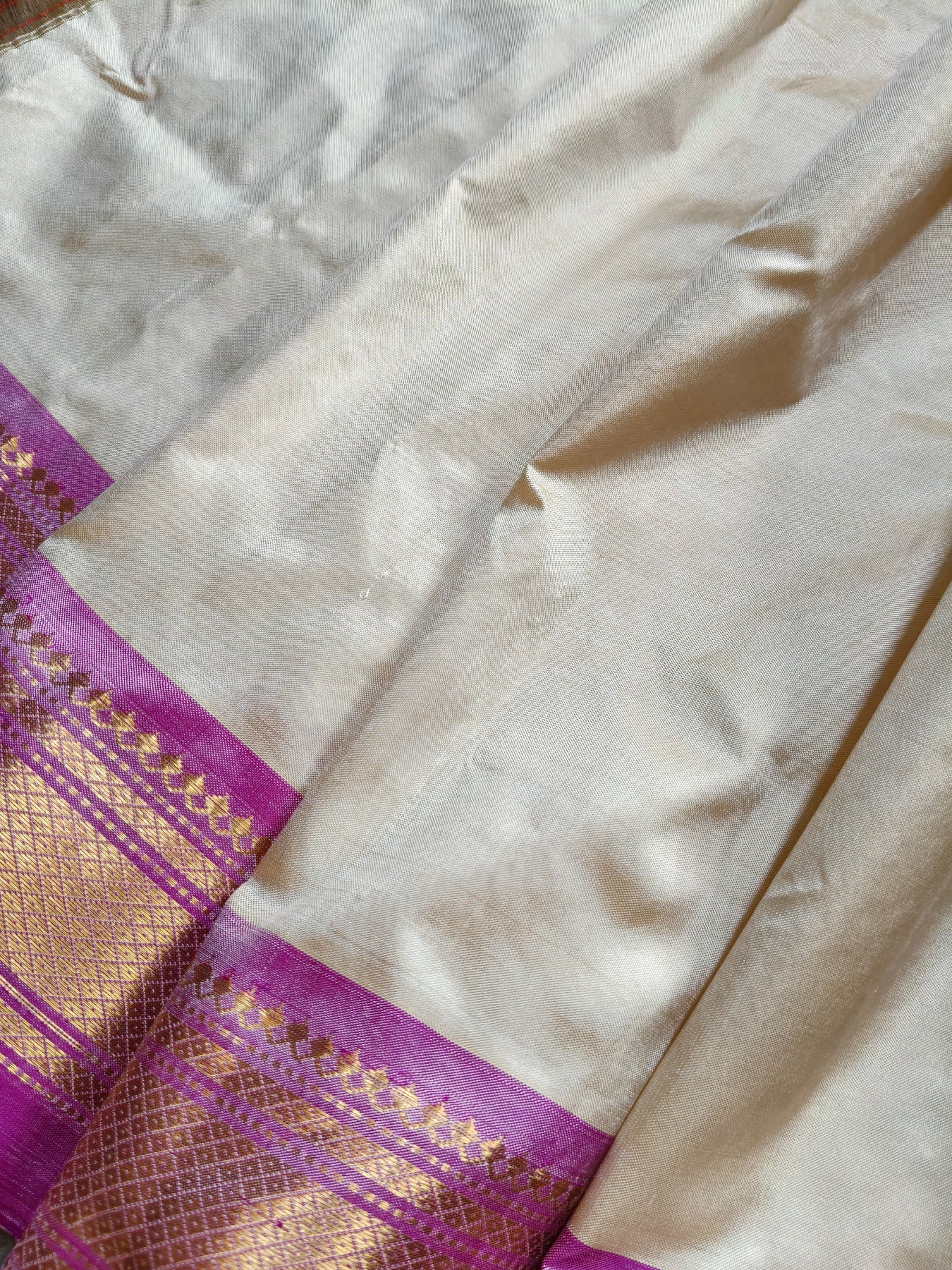 IVORY SILK PURE HANDLOOM PAITHANI SAREE