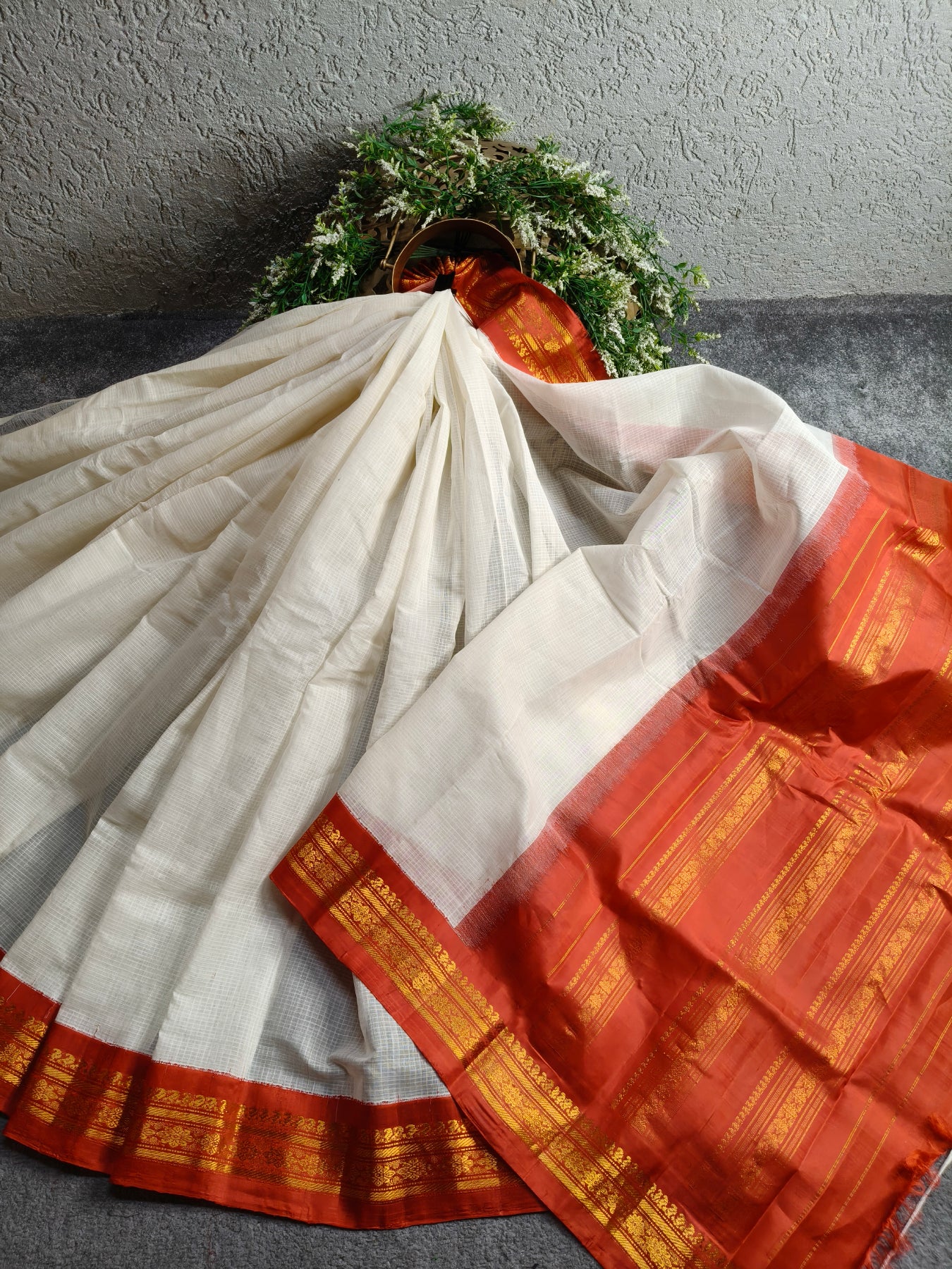 WHITE COTTON PURE HANDLOOM GADWAL SAREE