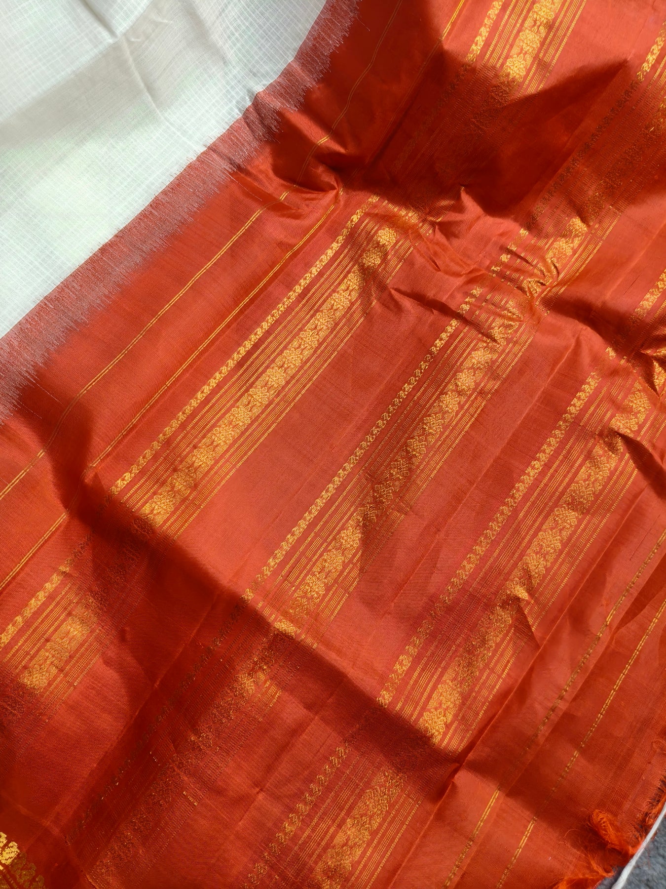WHITE COTTON PURE HANDLOOM GADWAL SAREE