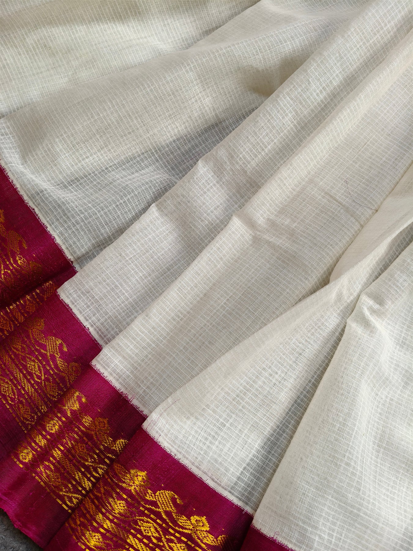 WHITE COTTON PURE HANDLOOM GADWAL SAREE