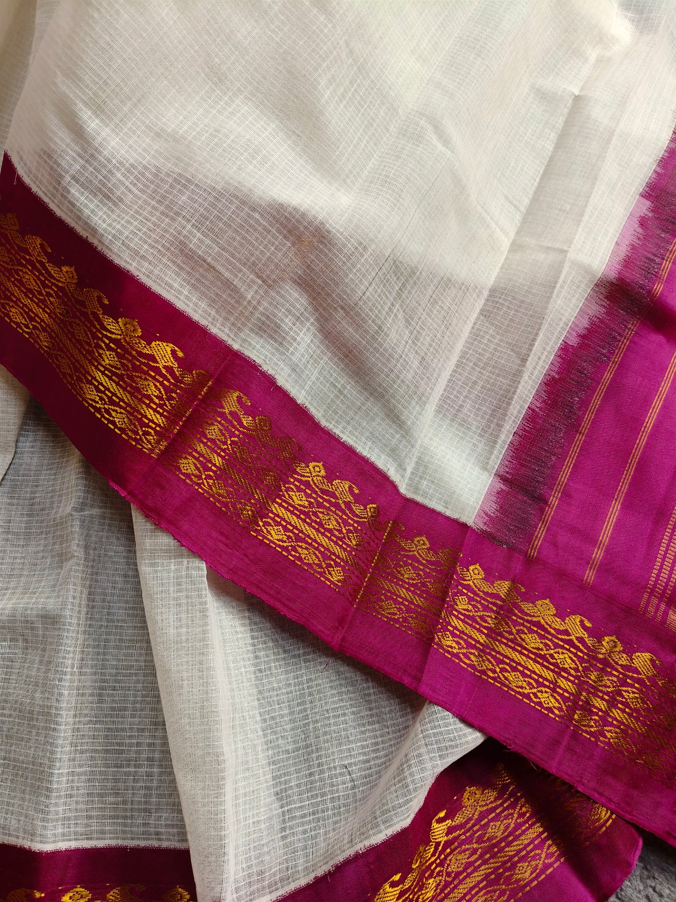 WHITE COTTON PURE HANDLOOM GADWAL SAREE