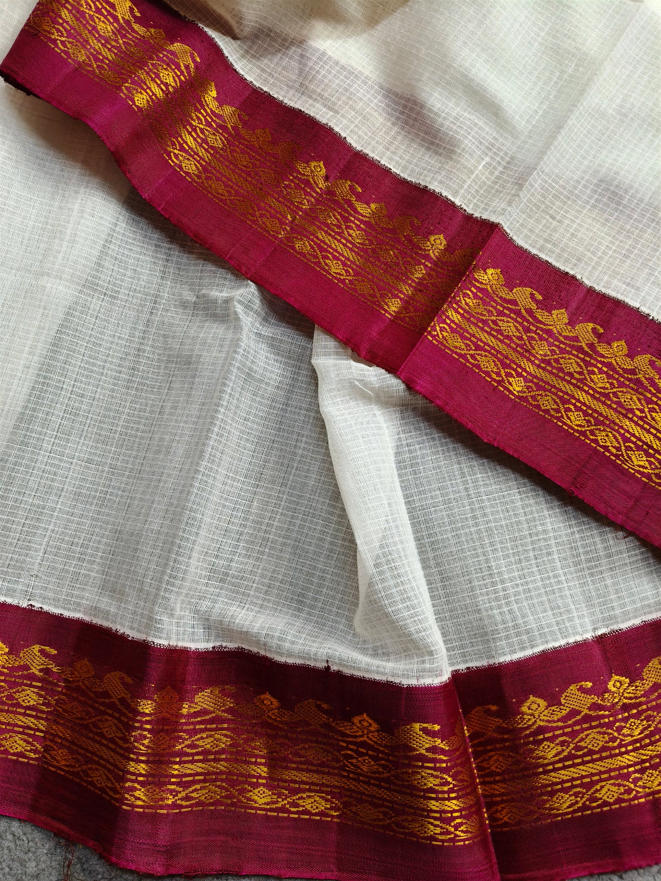 WHITE COTTON PURE HANDLOOM GADWAL SAREE