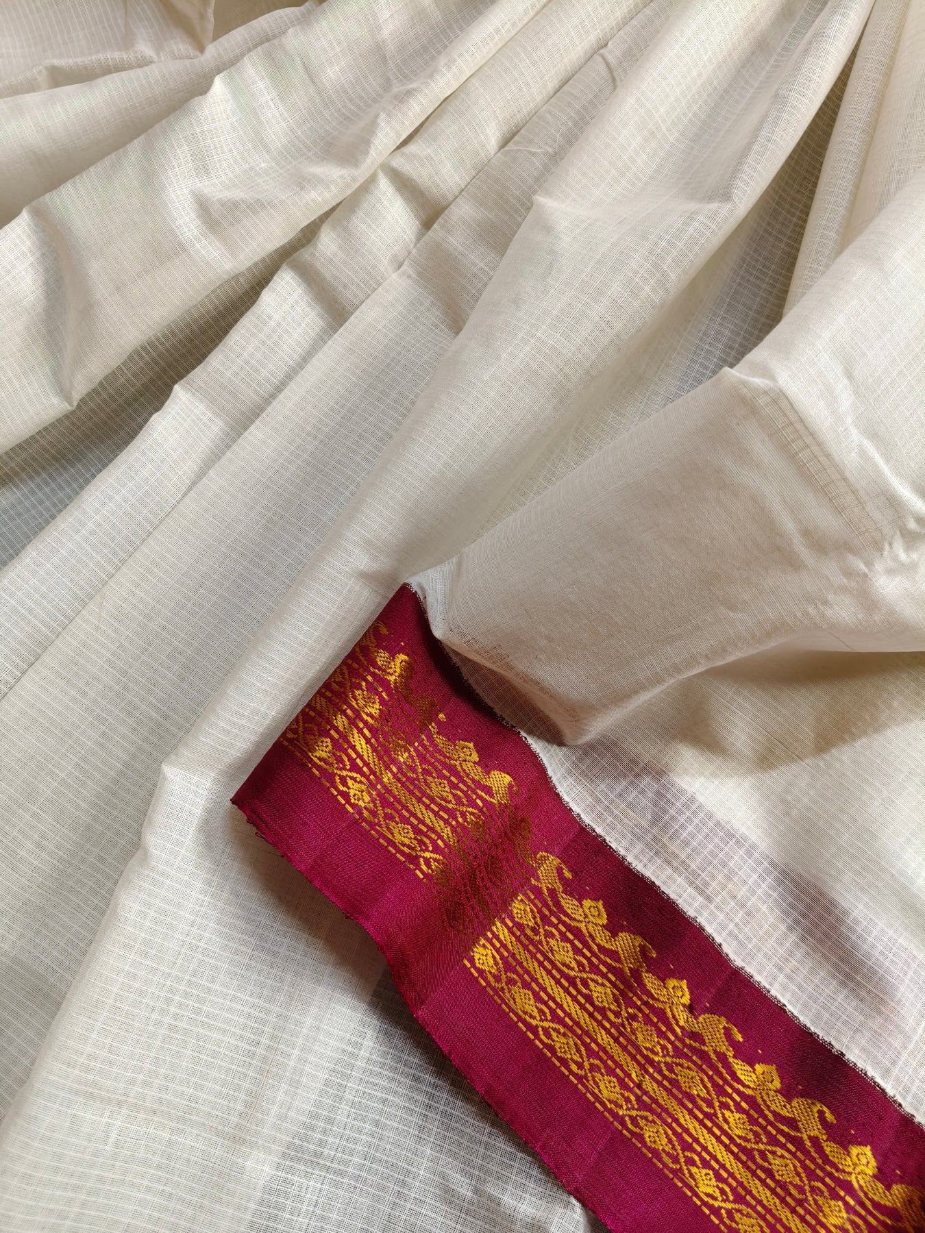 WHITE COTTON PURE HANDLOOM GADWAL SAREE