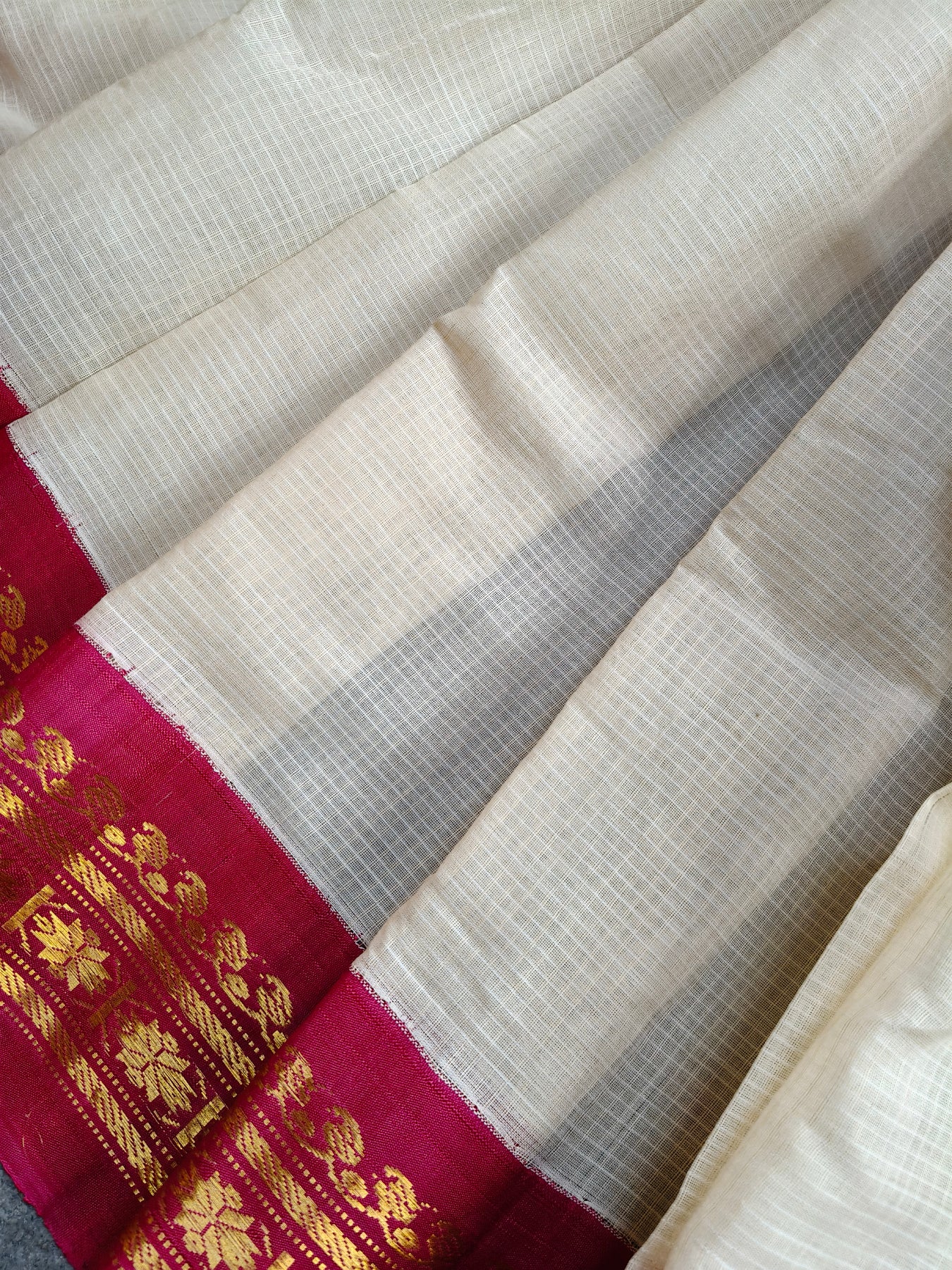 WHITE COTTON PURE HANDLOOM GADWAL SAREE
