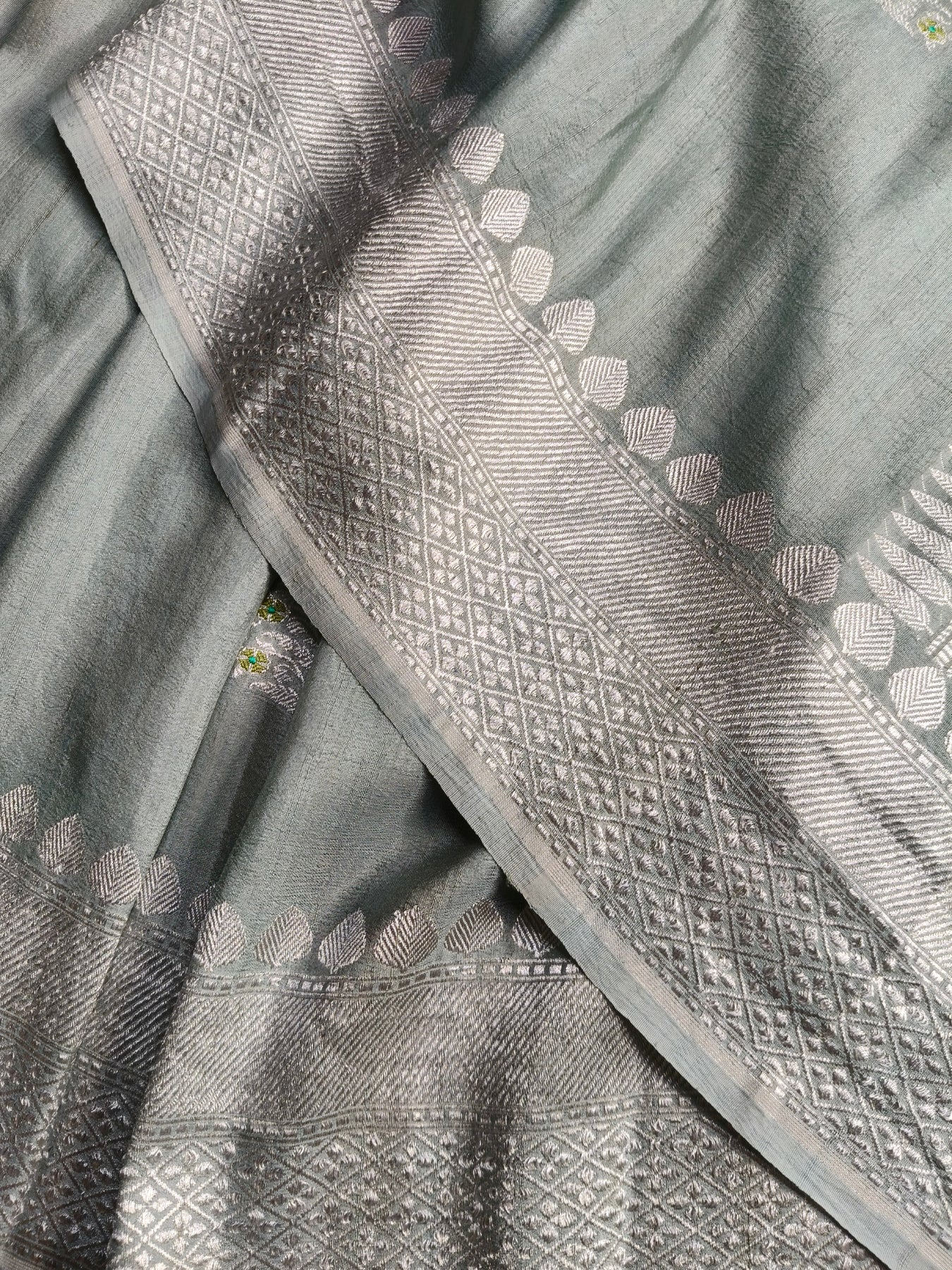 LIGHT GREY TASSAR GEORGETTE PURE HANDLOOM BANARASI SAREE