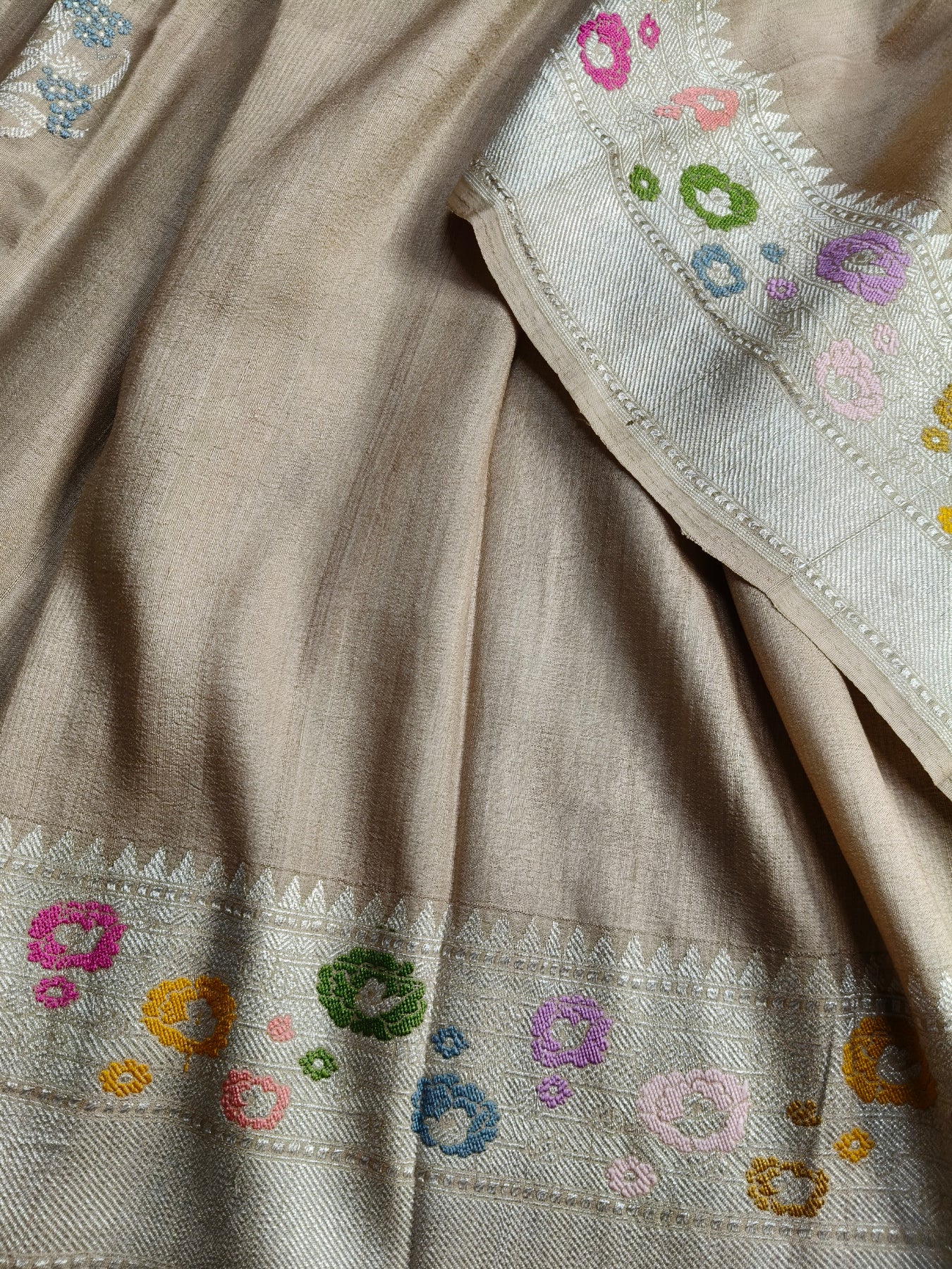 BEIGE TASSAR GEORGETTE PURE HANDLOOM BANARASI SAREE