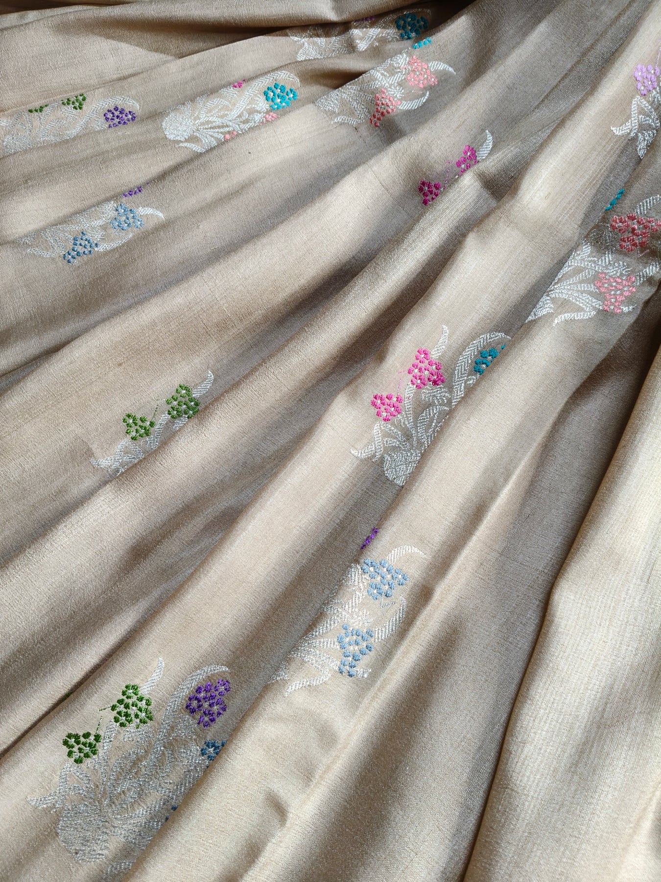 BEIGE TASSAR GEORGETTE PURE HANDLOOM BANARASI SAREE
