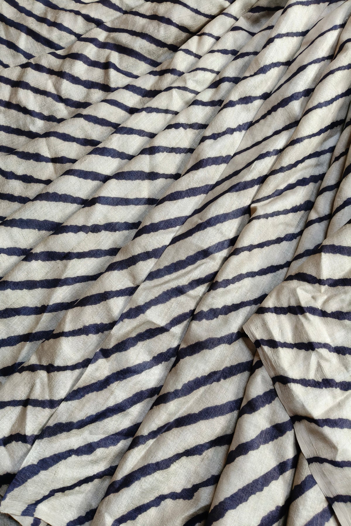 WHITE AND BLUE TUSSAR SILK PURE HANDLOOM LEHERIYA SAREE
