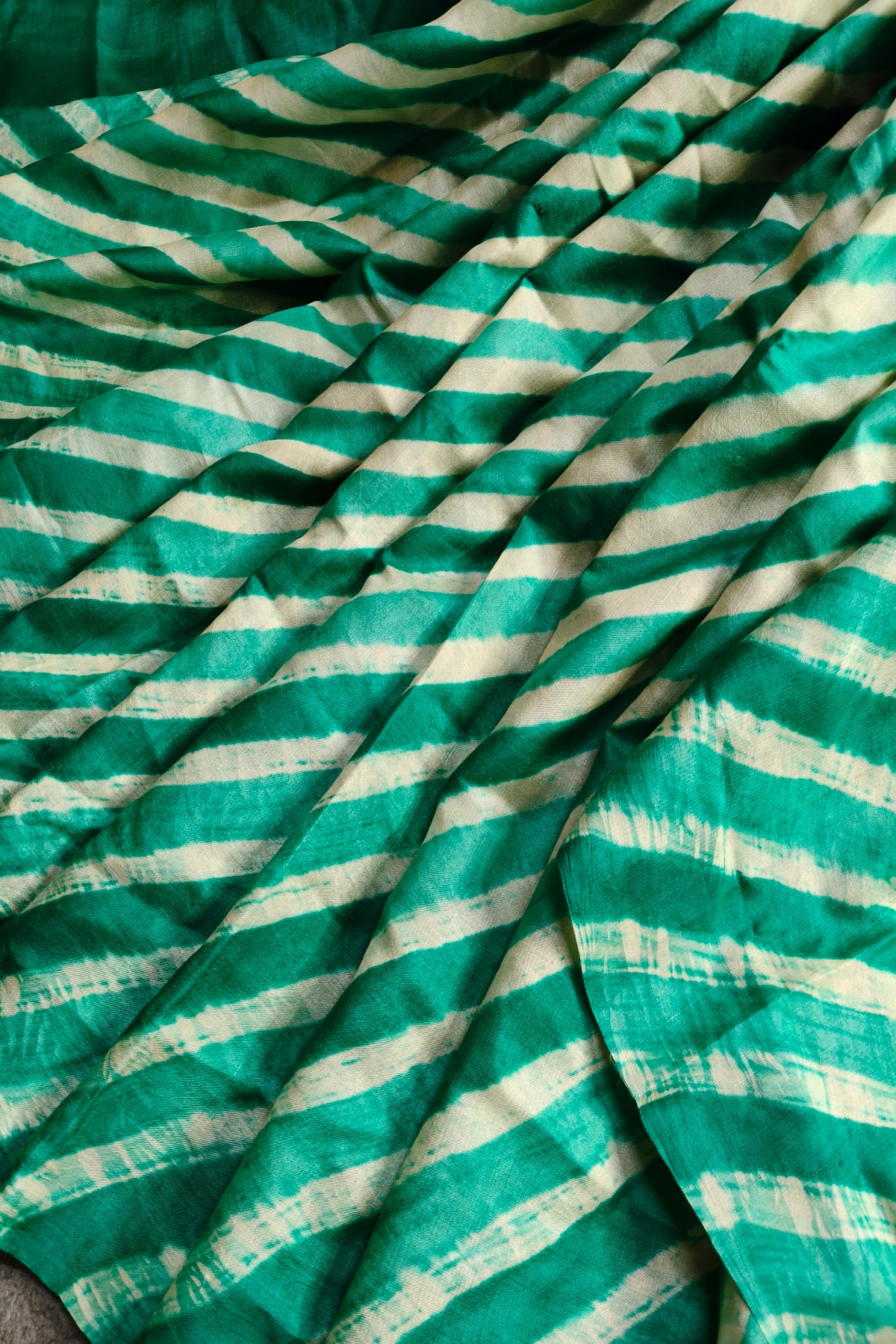SEA GREEN AND WHITE TUSSAR SILK PURE HANDLOOM LEHERIYA SAREE