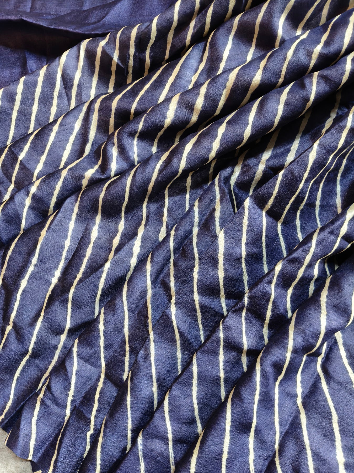 MIDNIGHT BLUE AND WHITE TUSSAR SILK PURE HANDLOOM LEHERIYA SAREE