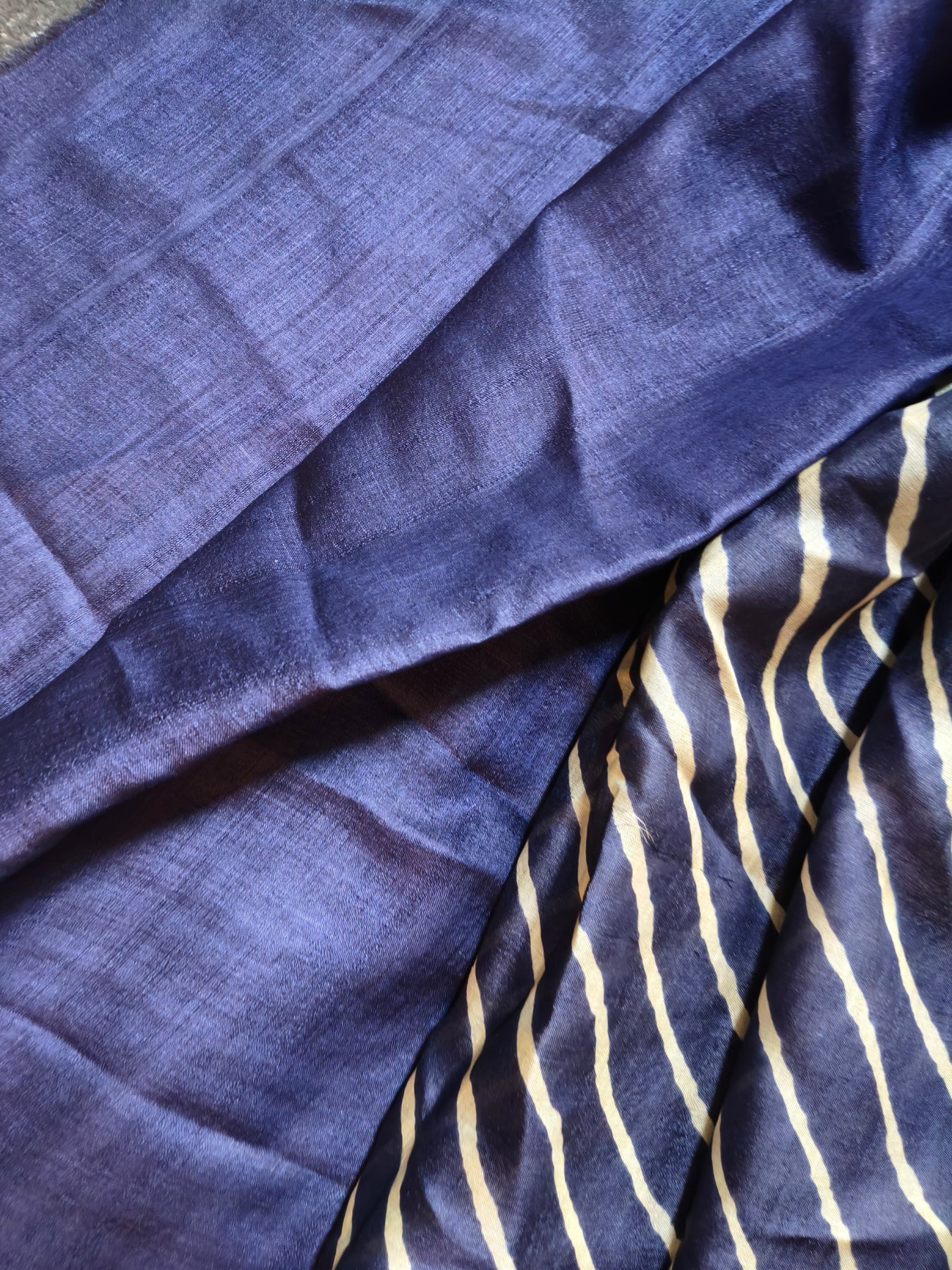 MIDNIGHT BLUE AND WHITE TUSSAR SILK PURE HANDLOOM LEHERIYA SAREE