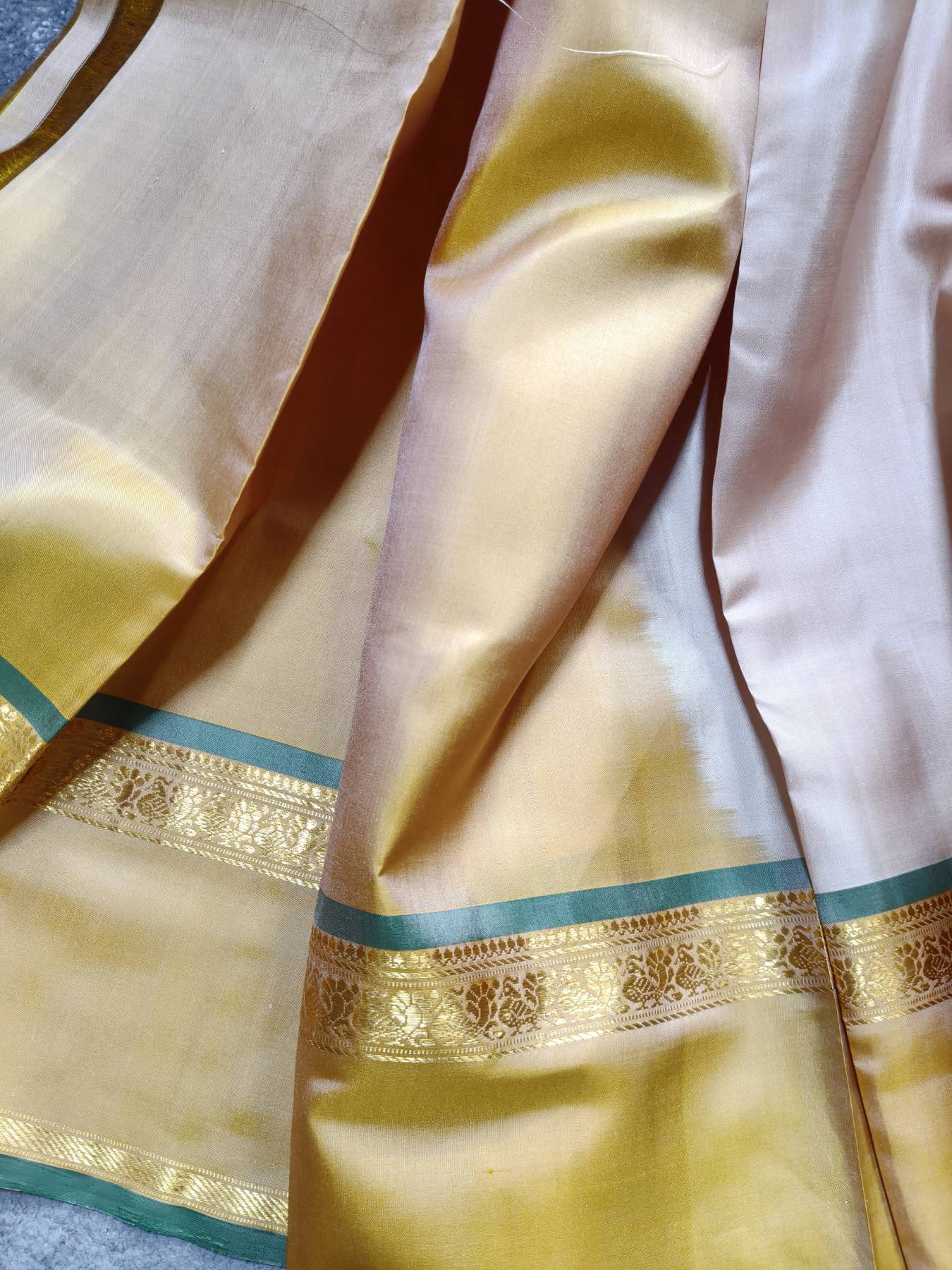SANDALWOOD SILK PURE HANDLOOM KANJIVARAM SAREE