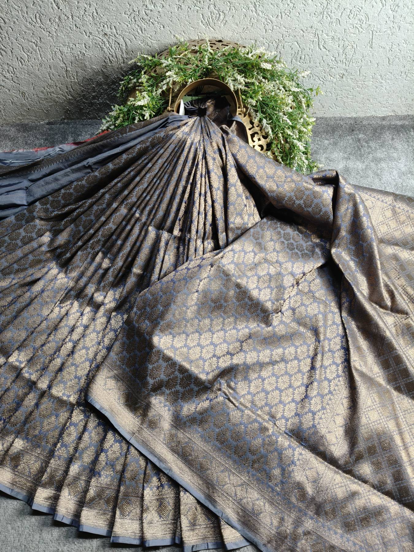 GREY SILK PURE HANDLOOM BANARASI SAREE