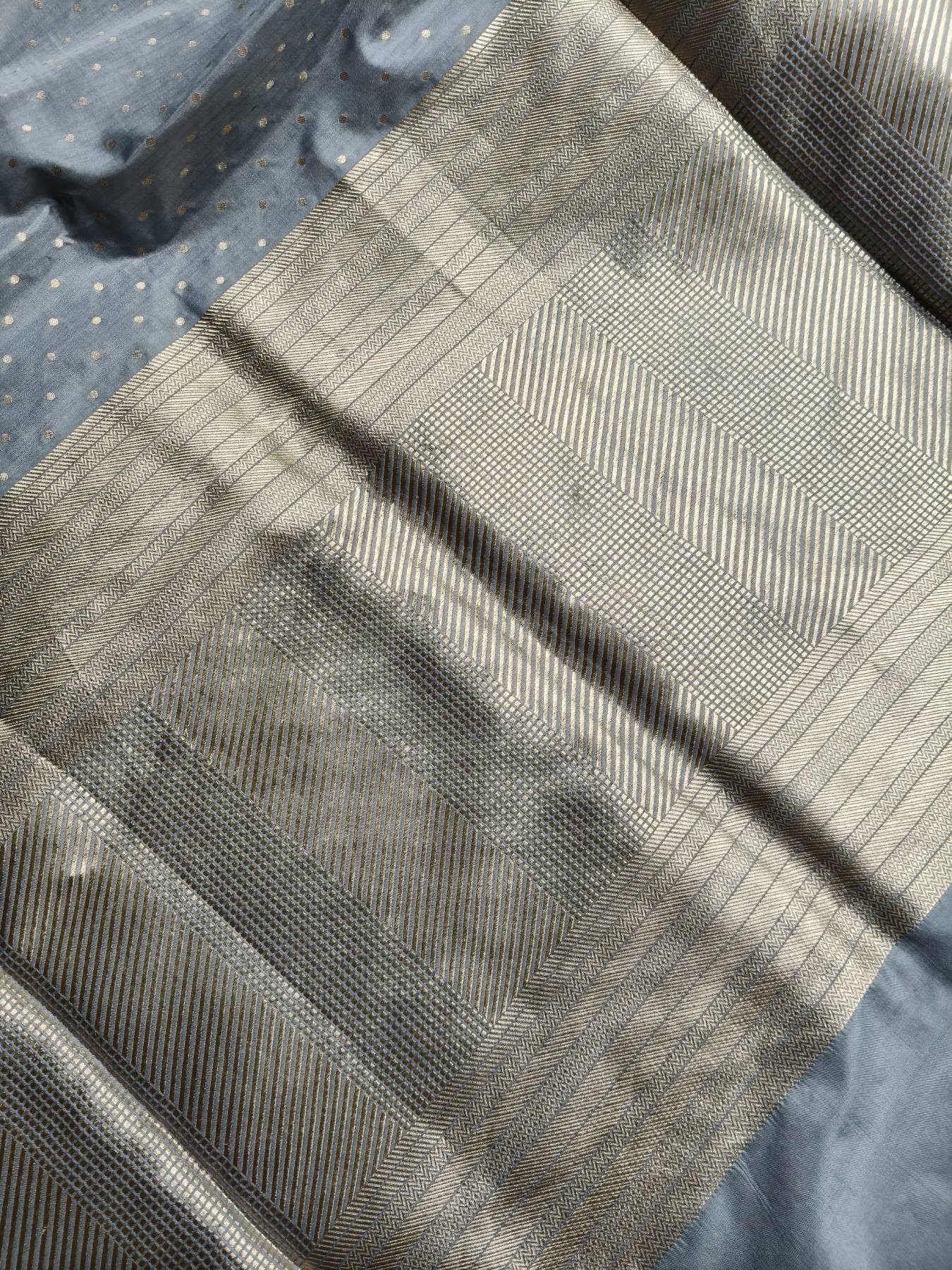 GREY SILK PURE HANDLOOM BANARASI SAREE
