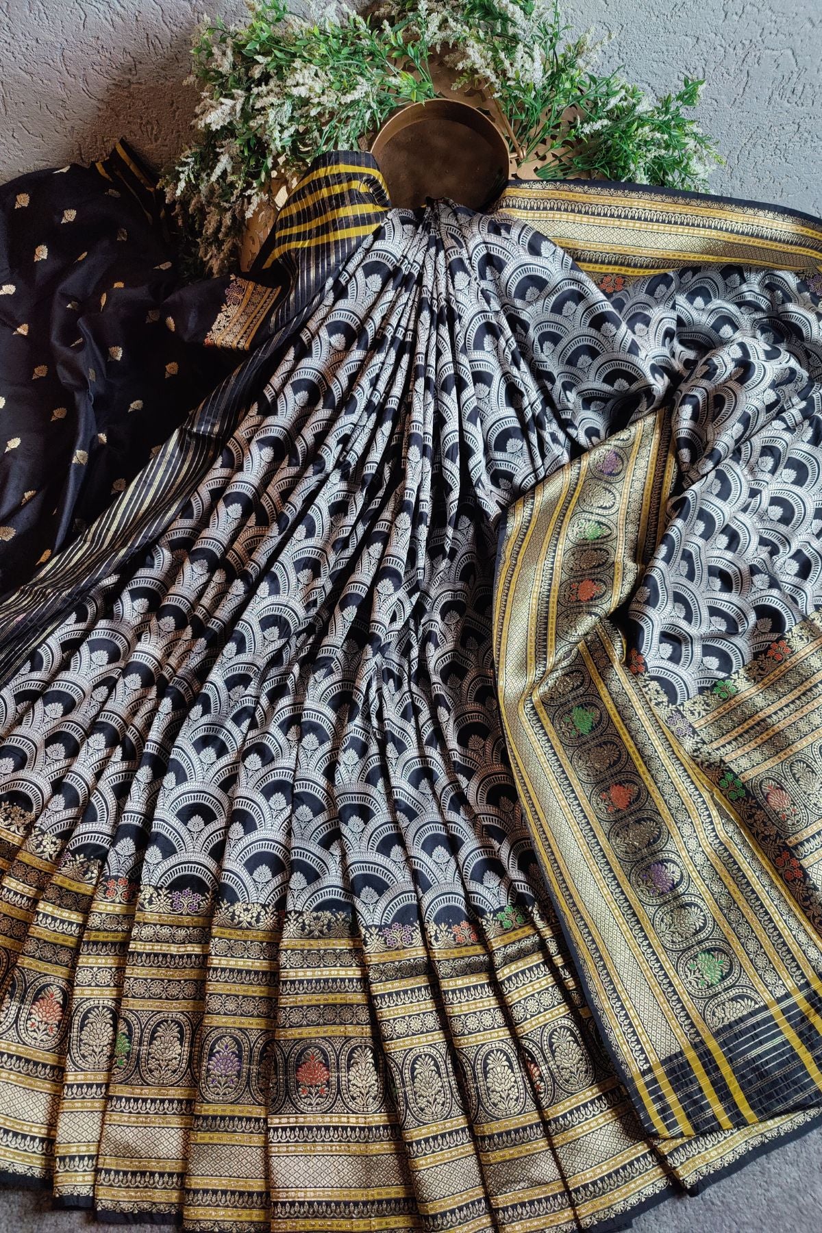 BLACK PURE SILK HANDLOOM BANARASI SAREE