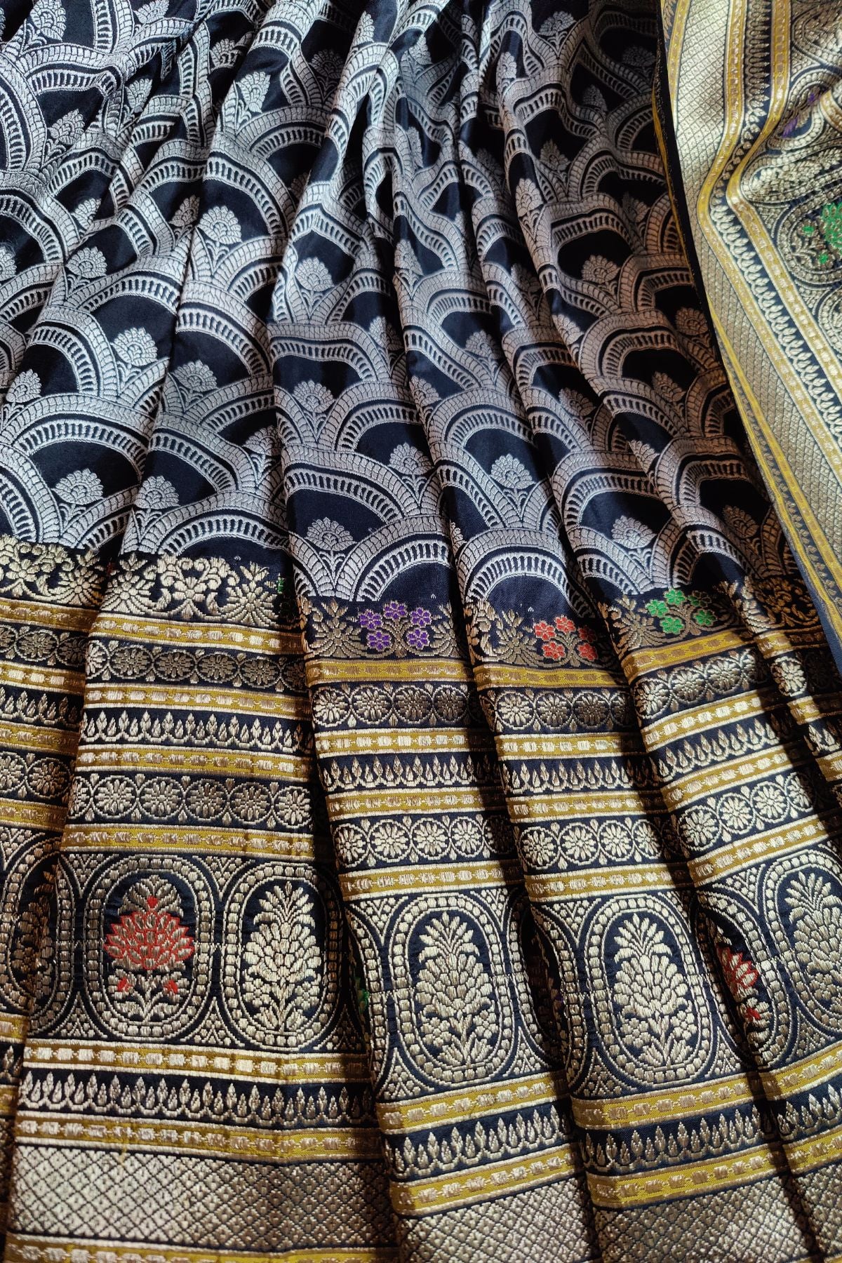 BLACK PURE SILK HANDLOOM BANARASI SAREE