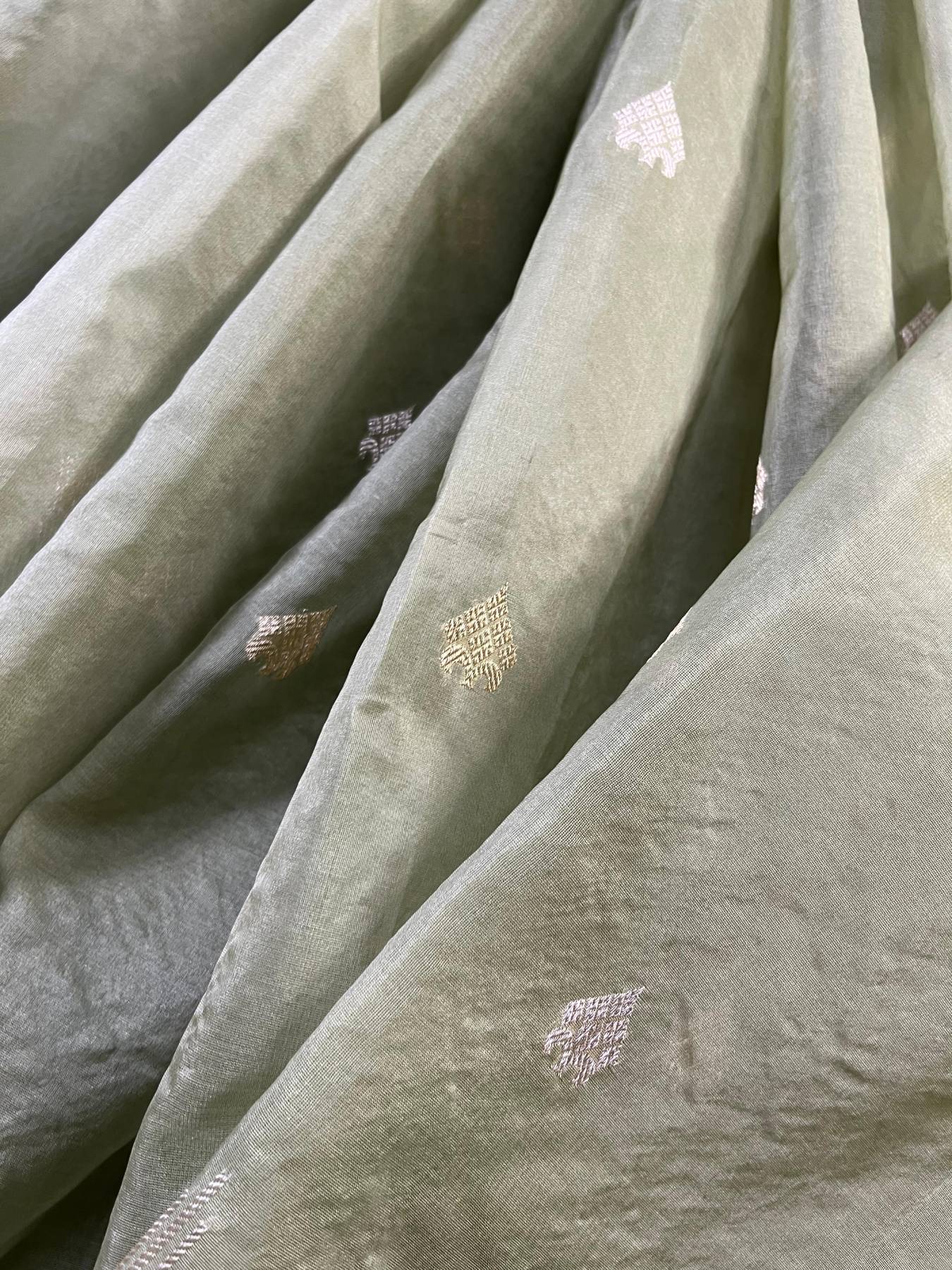 LIGHT OLIVE GREEN PURE HANDLOOM KORA BANARASI SAREE