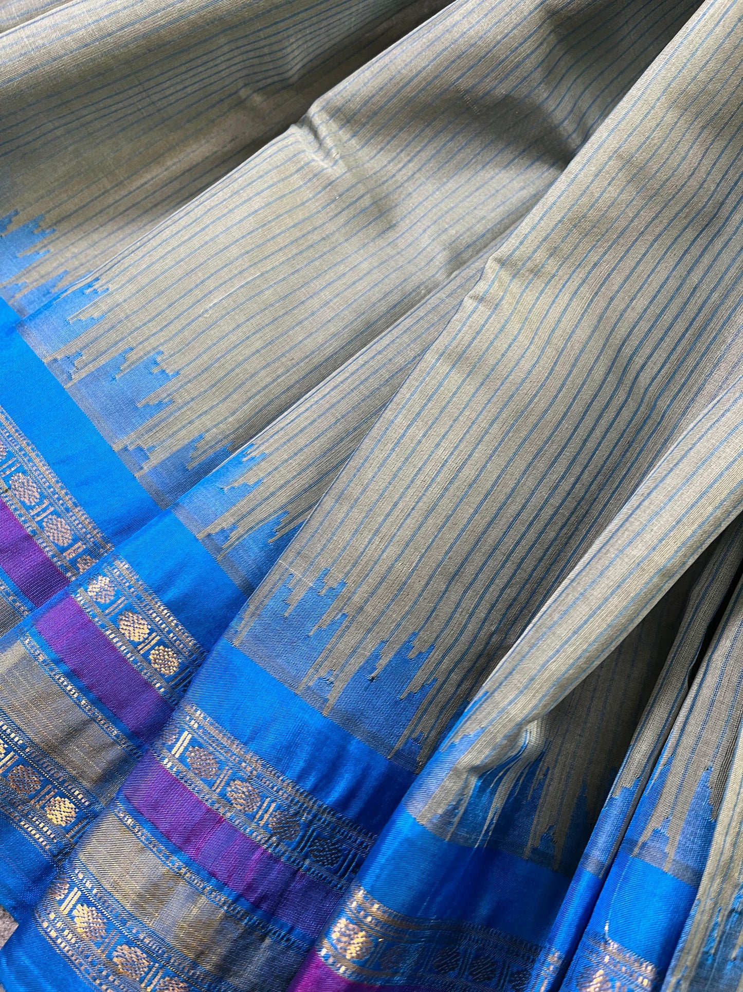 GREY SICO PURE HANDLOOM GADWAL SAREE