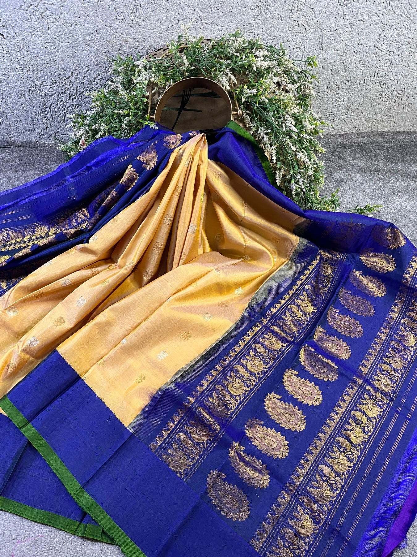 LIGHT BEIGE SILK PURE HANDLOOM GADWAL DUPATTA