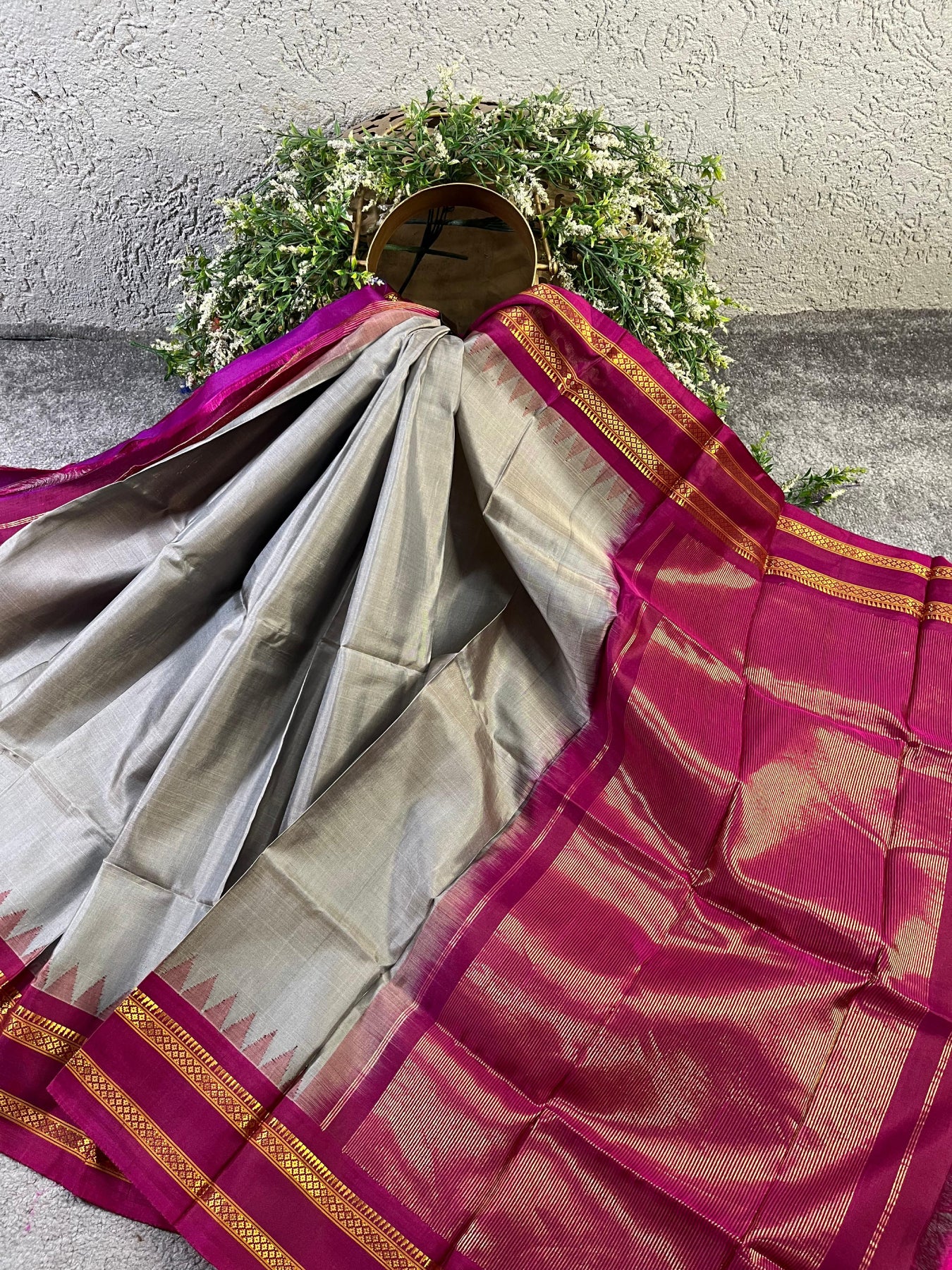 LIGHT GREY SILK PURE HANDLOOM GADWAL DUPATTA